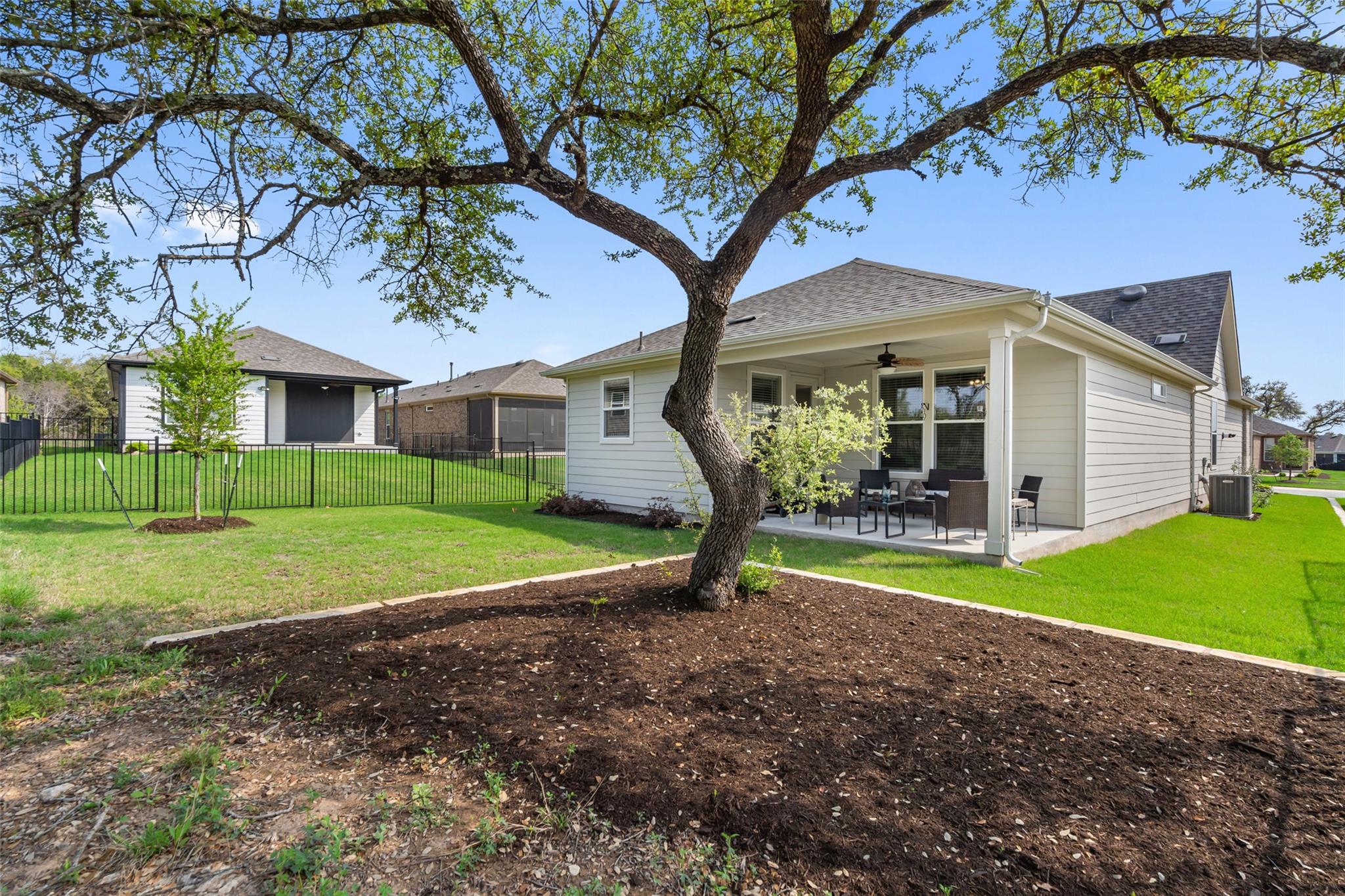 902 Saratoga Ln, Georgetown, TX 78633