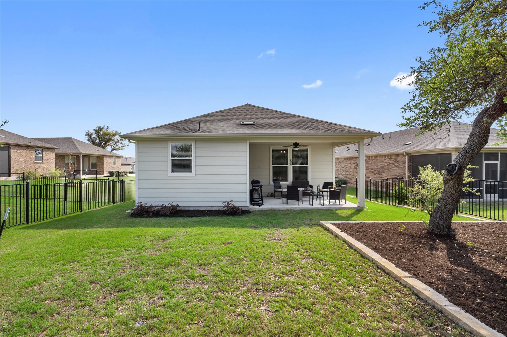 902 Saratoga Ln, Georgetown, TX 78633