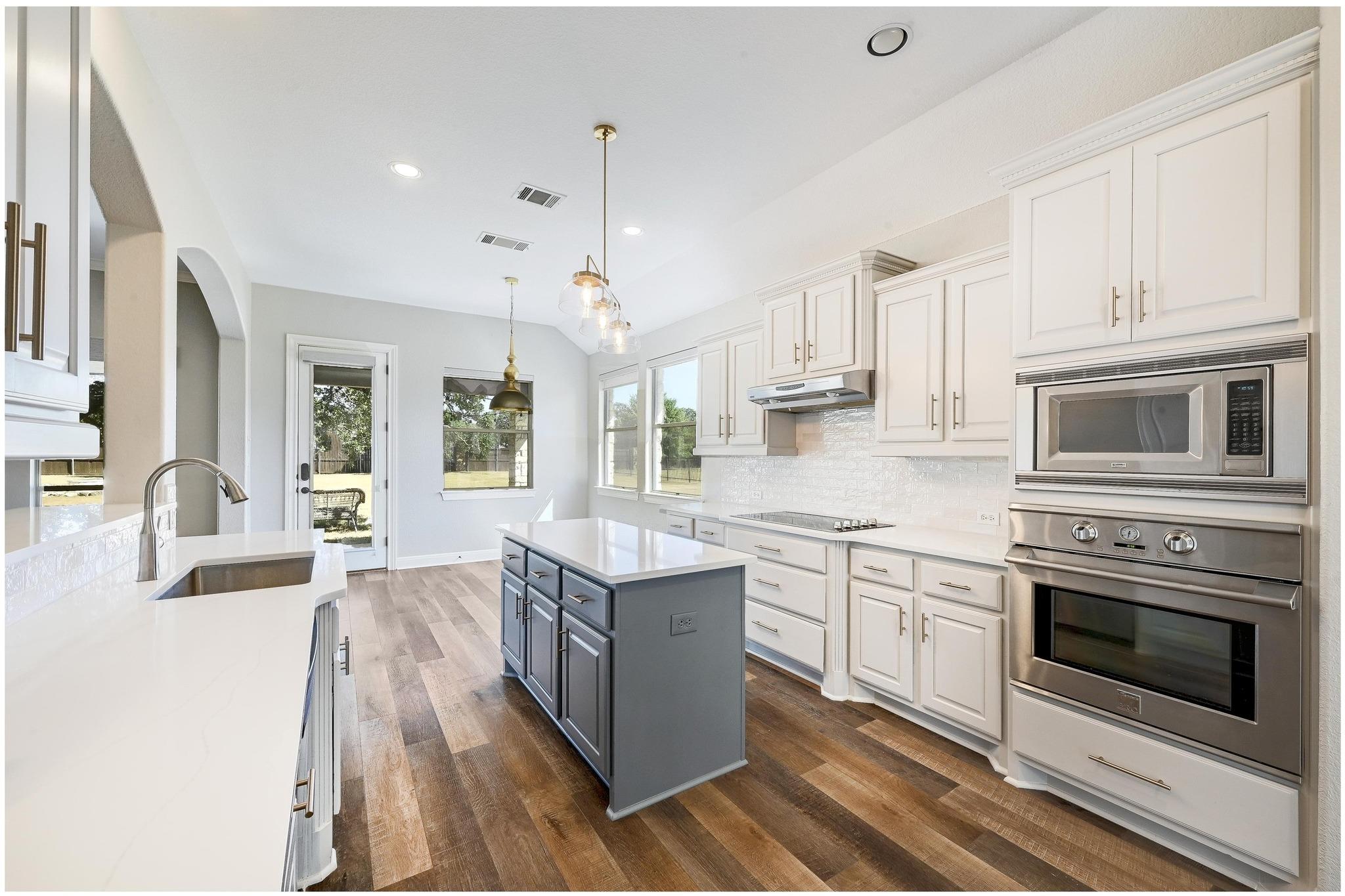 577 Shelf Rock Rd, Driftwood, TX 78619