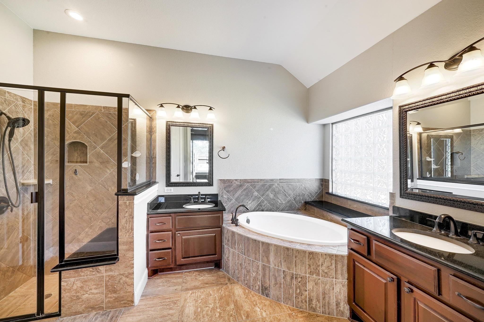 577 Shelf Rock Rd, Driftwood, TX 78619