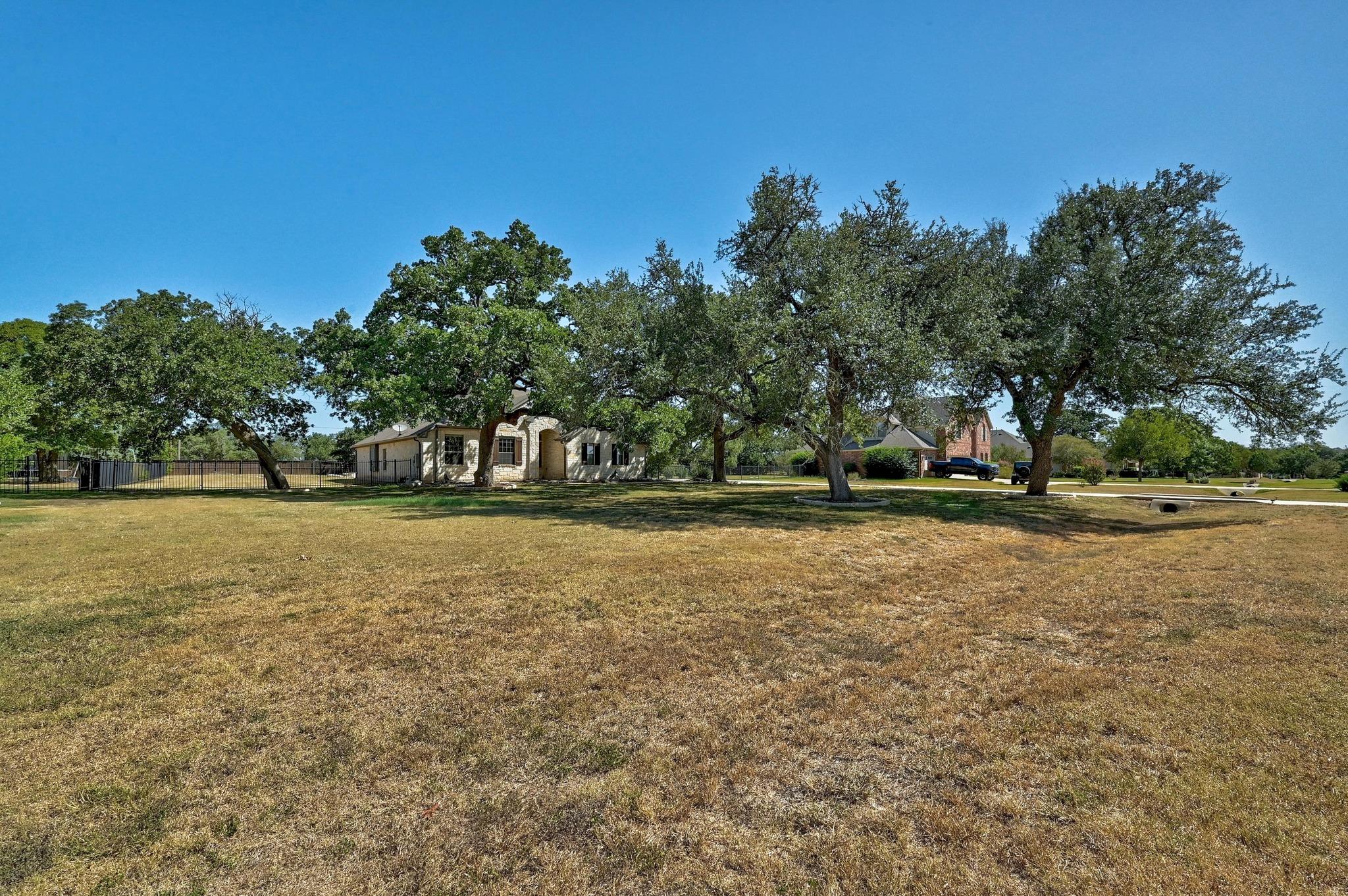 577 Shelf Rock Rd, Driftwood, TX 78619