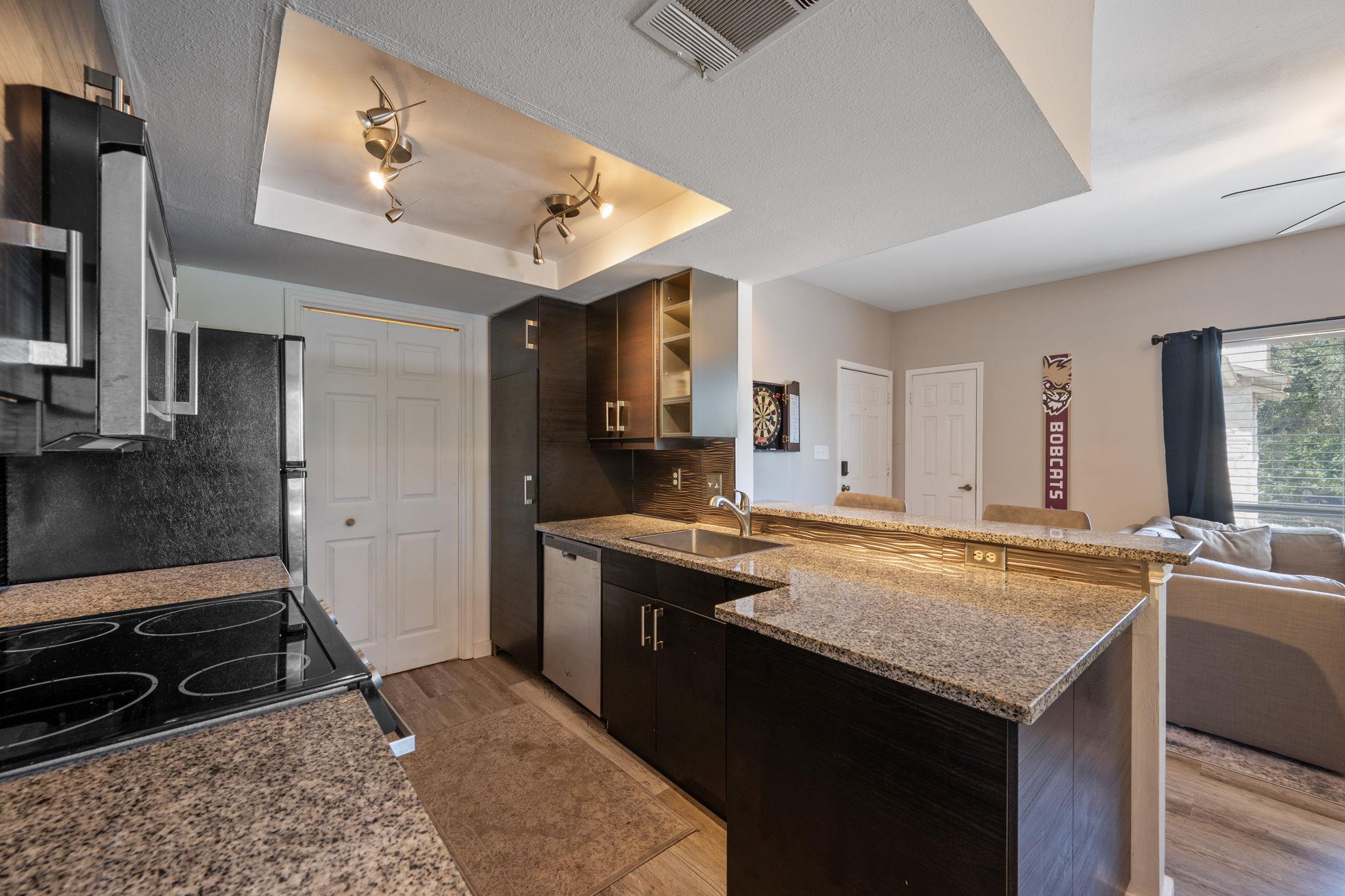 506 W San Antonio St # 205, San Marcos, TX 78666