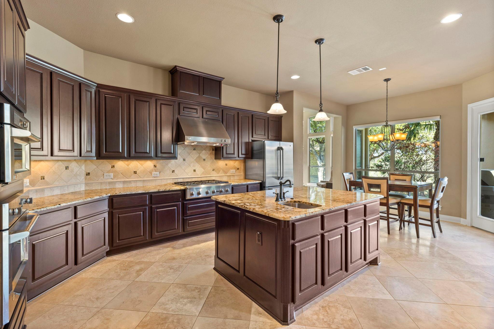 2116 University Club Dr., Austin, TX 78732