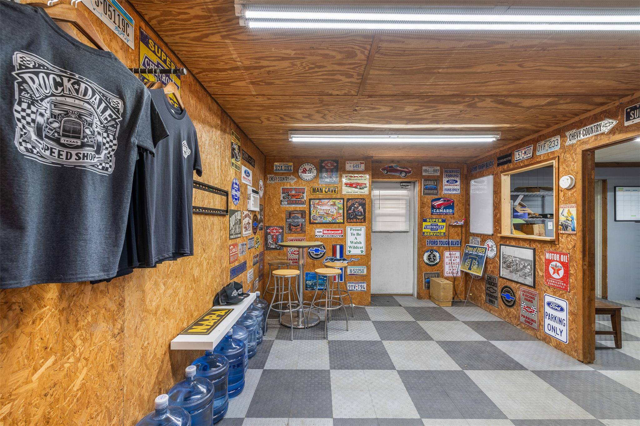 320 S Wilcox St, Rockdale, TX 76567