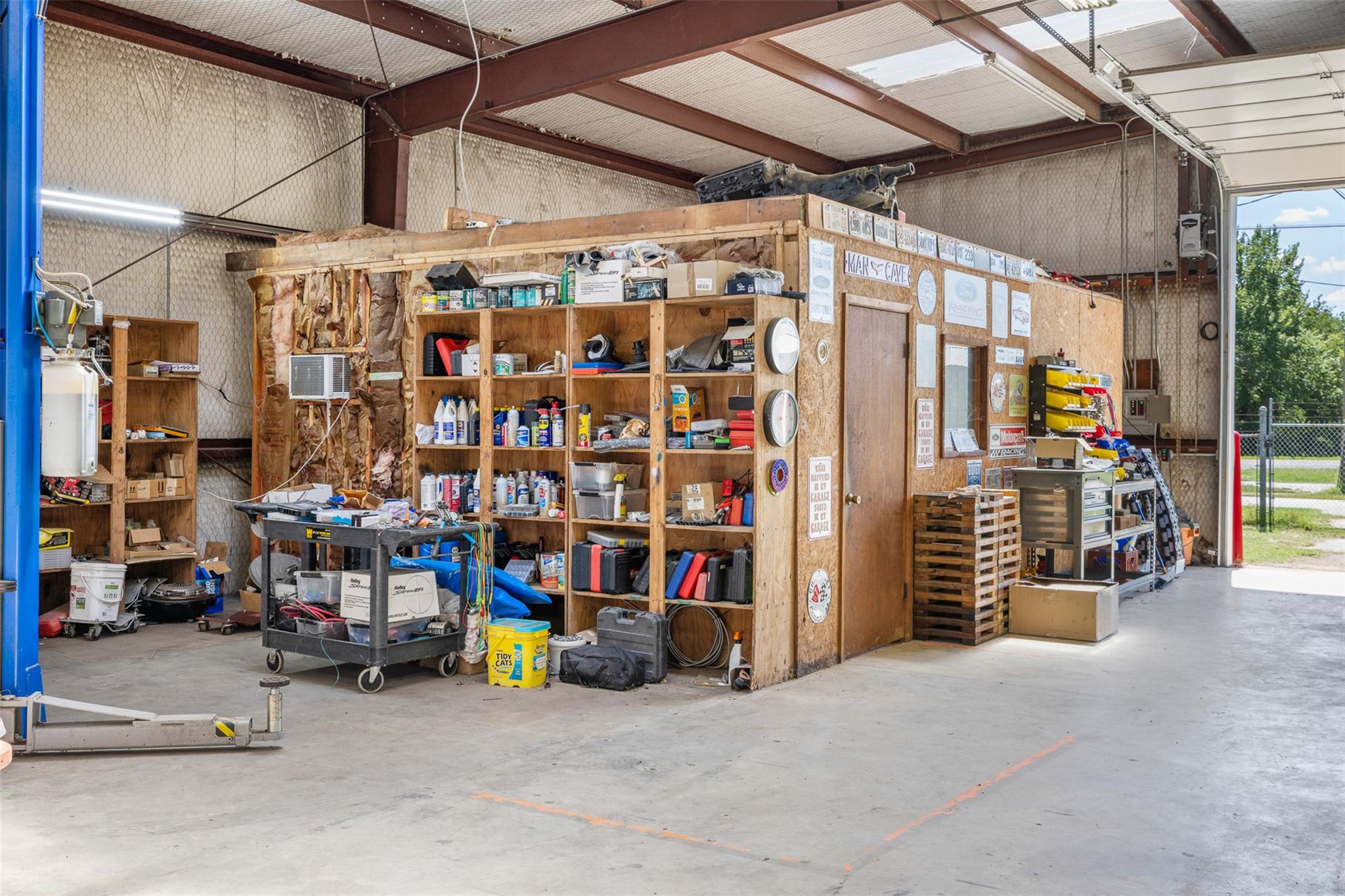 320 S Wilcox St, Rockdale, TX 76567