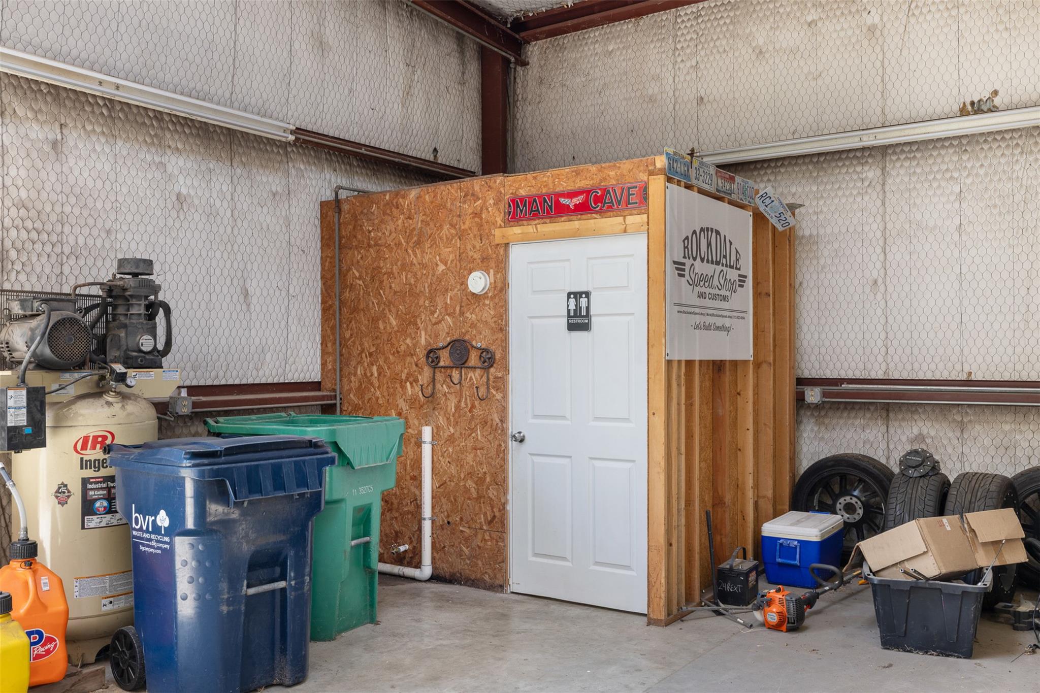 320 S Wilcox St, Rockdale, TX 76567