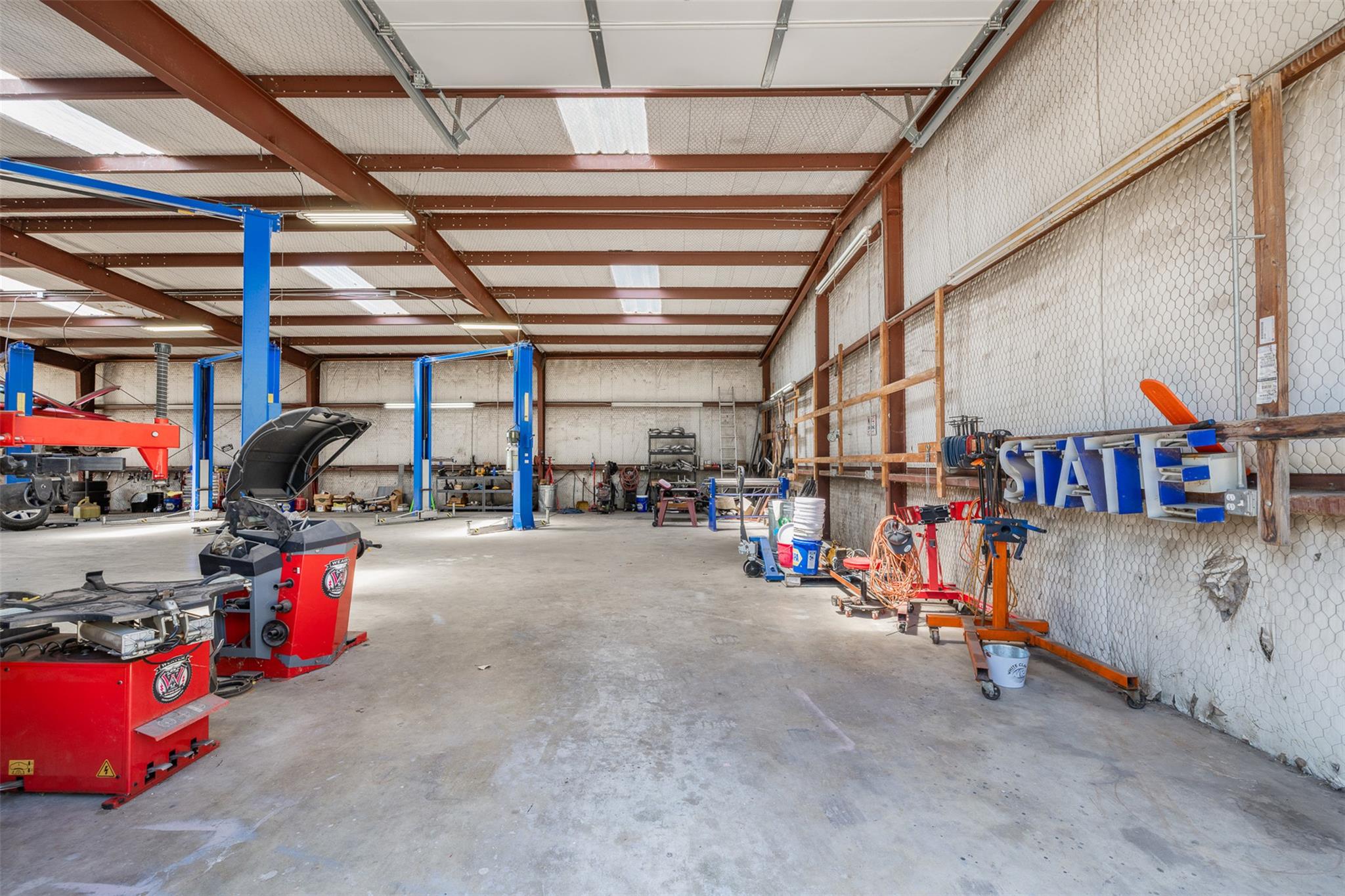 320 S Wilcox St, Rockdale, TX 76567