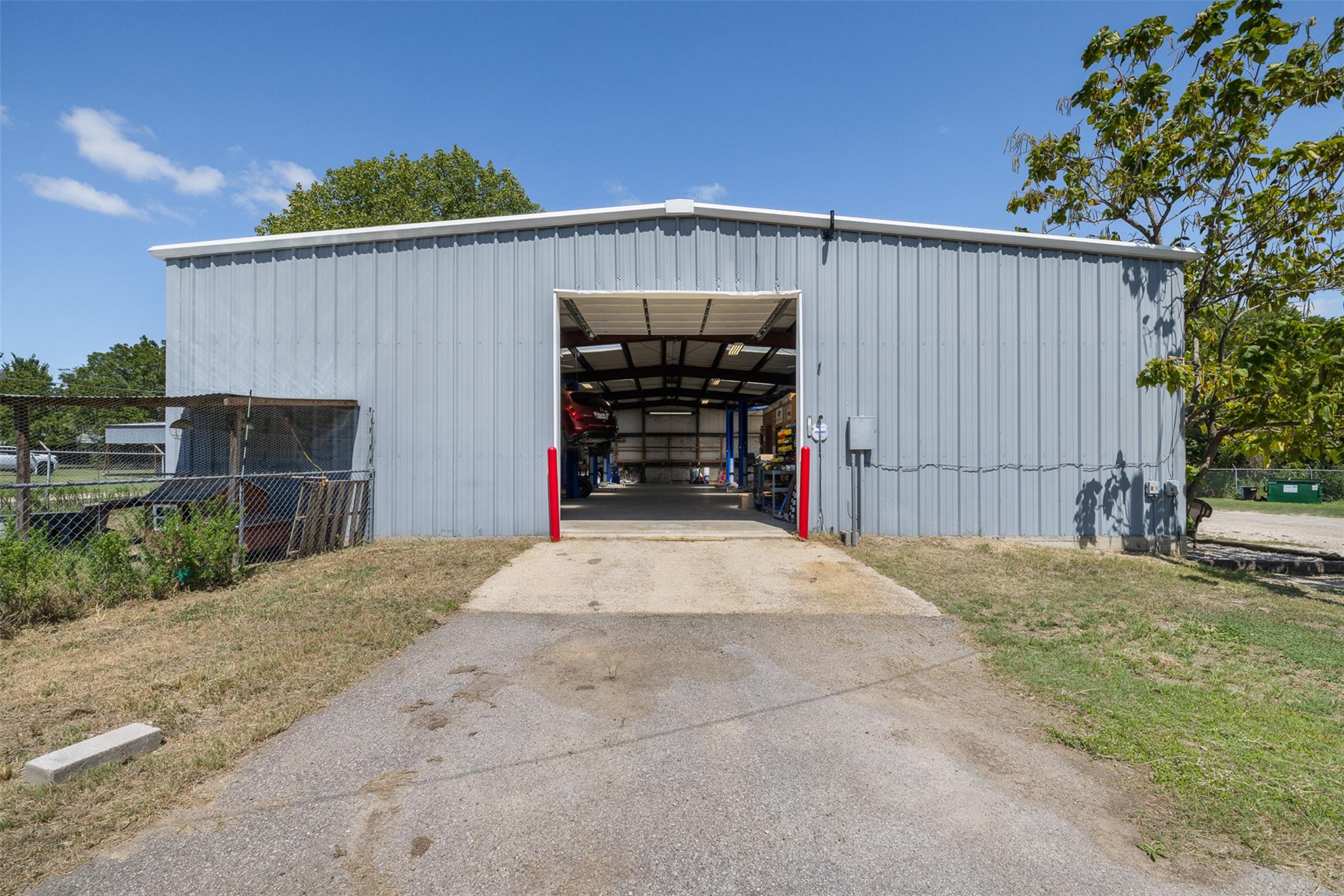 320 S Wilcox St, Rockdale, TX 76567