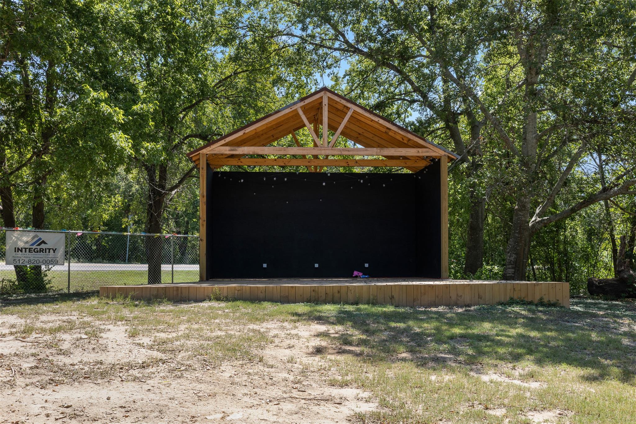 320 S Wilcox St, Rockdale, TX 76567