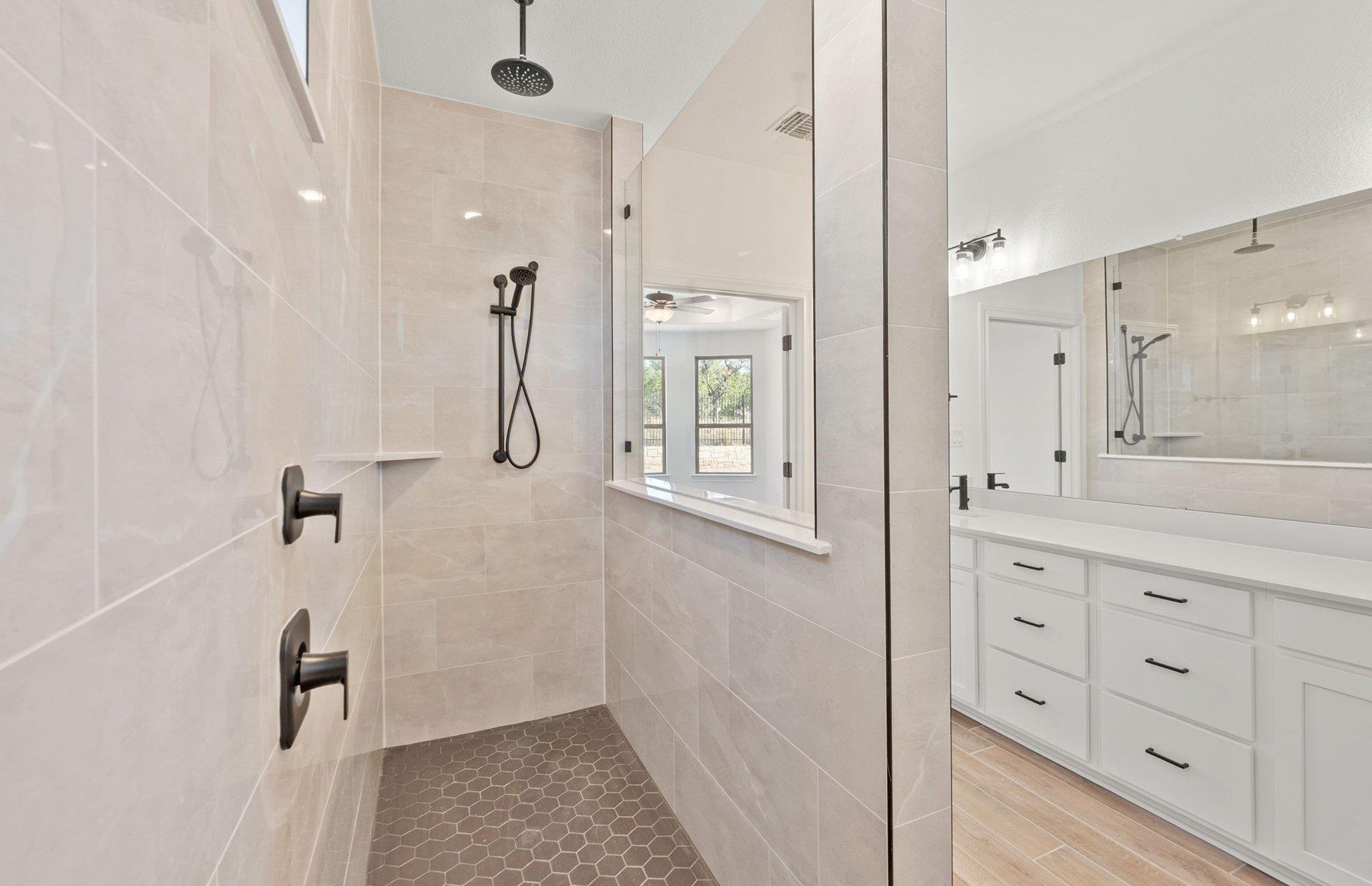 6909 Cliff Rose Dr, Spicewood, TX 78669