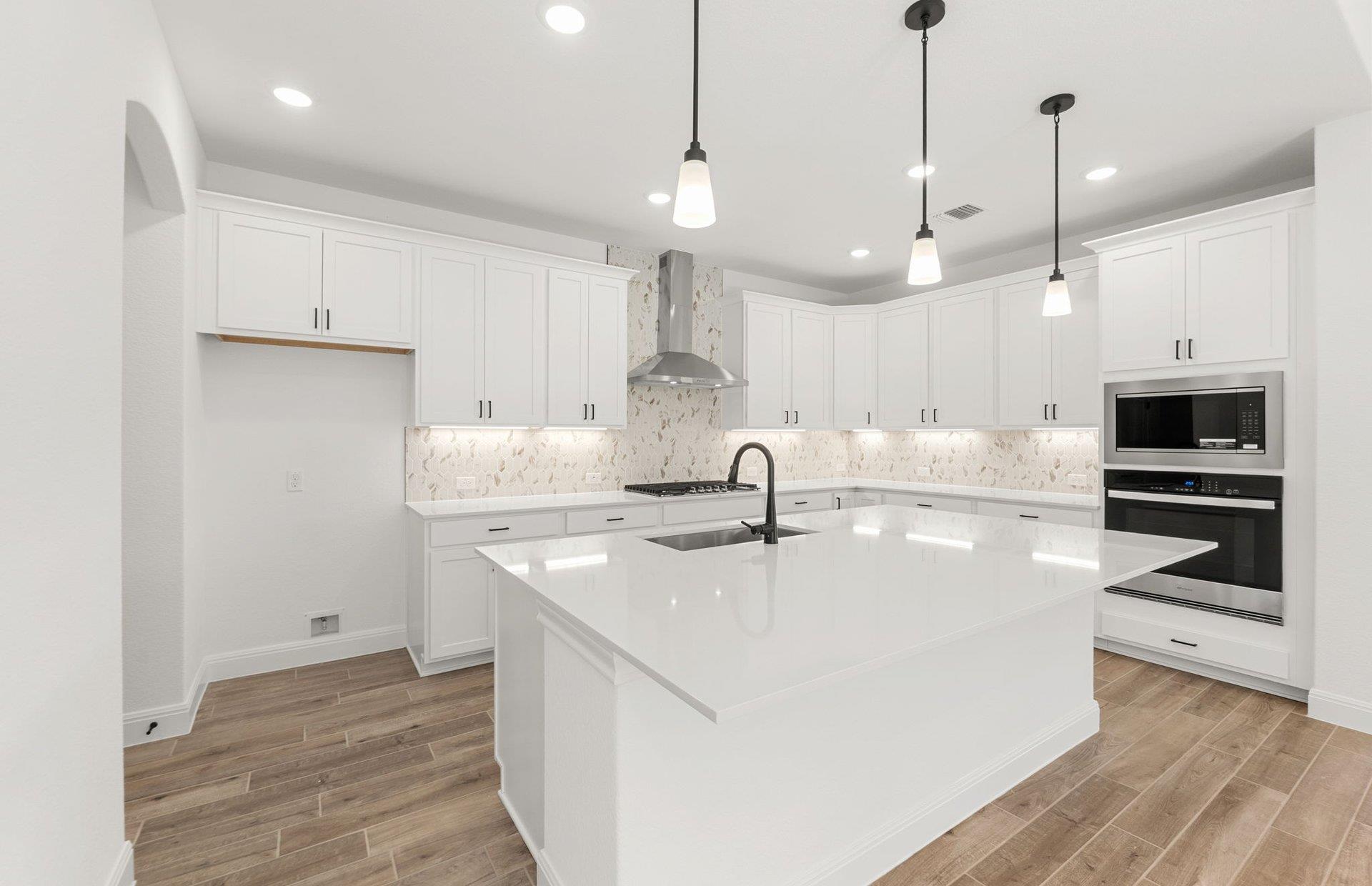 6909 Cliff Rose Dr, Spicewood, TX 78669