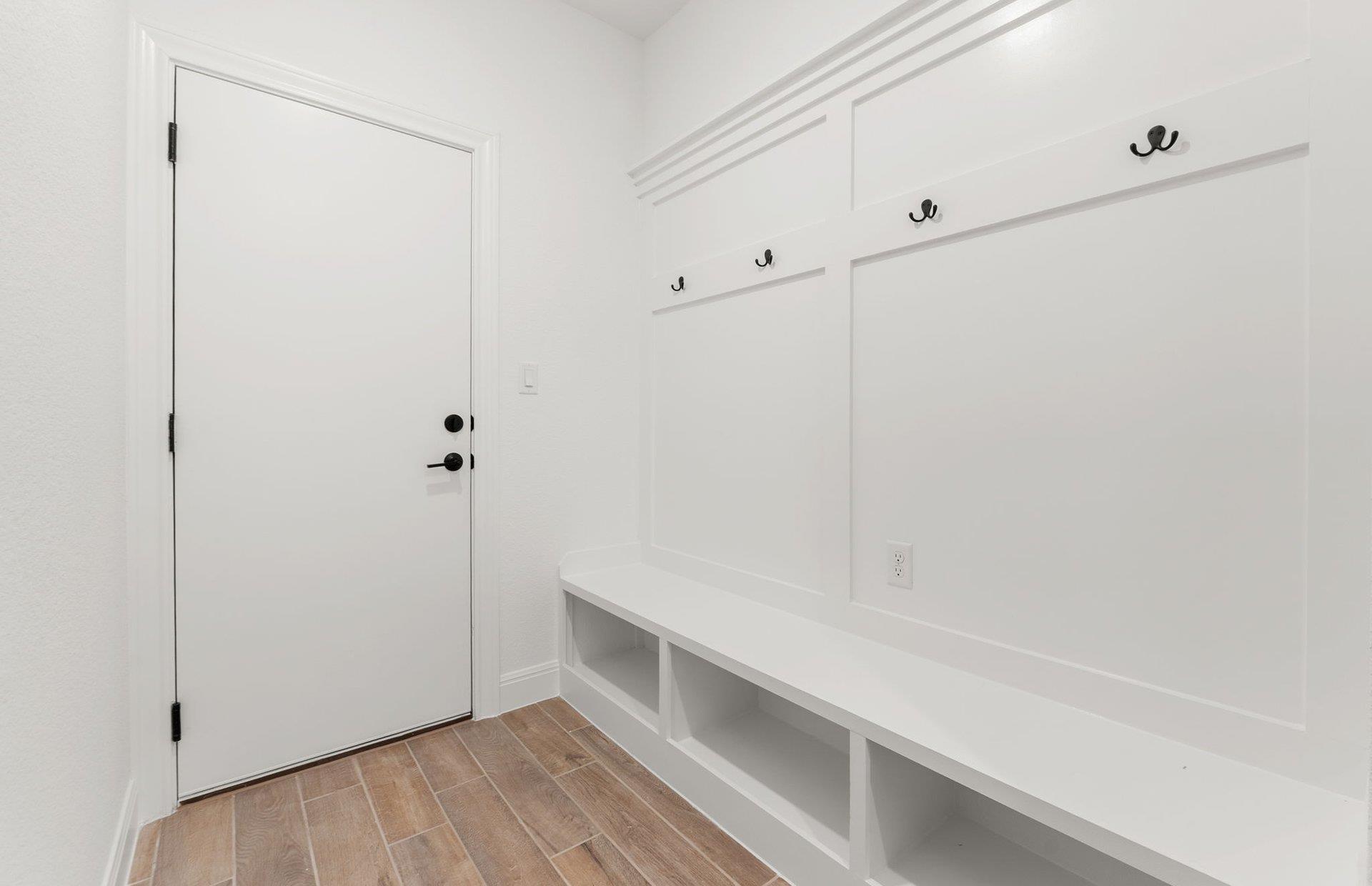 6909 Cliff Rose Dr, Spicewood, TX 78669