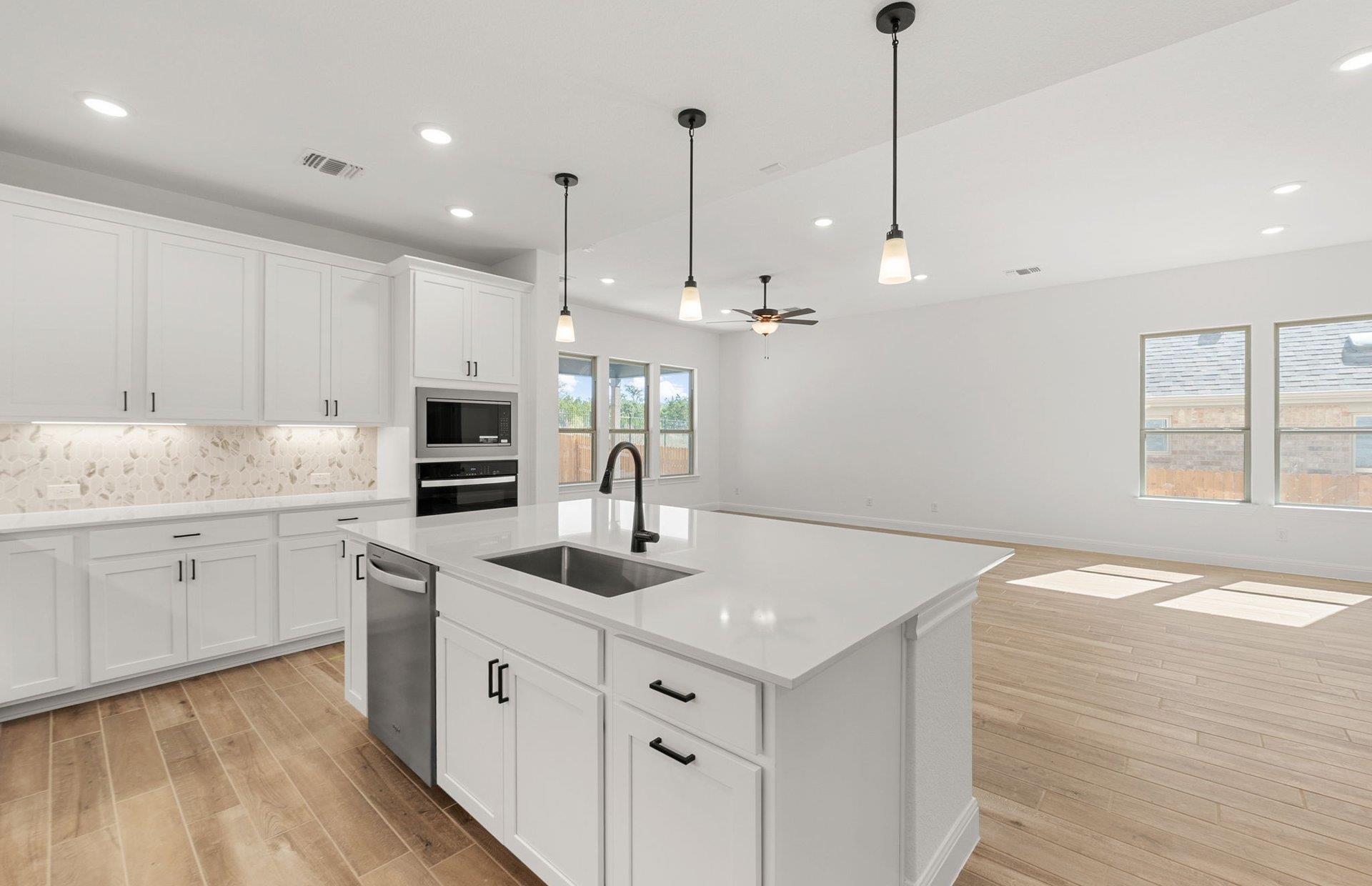 6909 Cliff Rose Dr, Spicewood, TX 78669