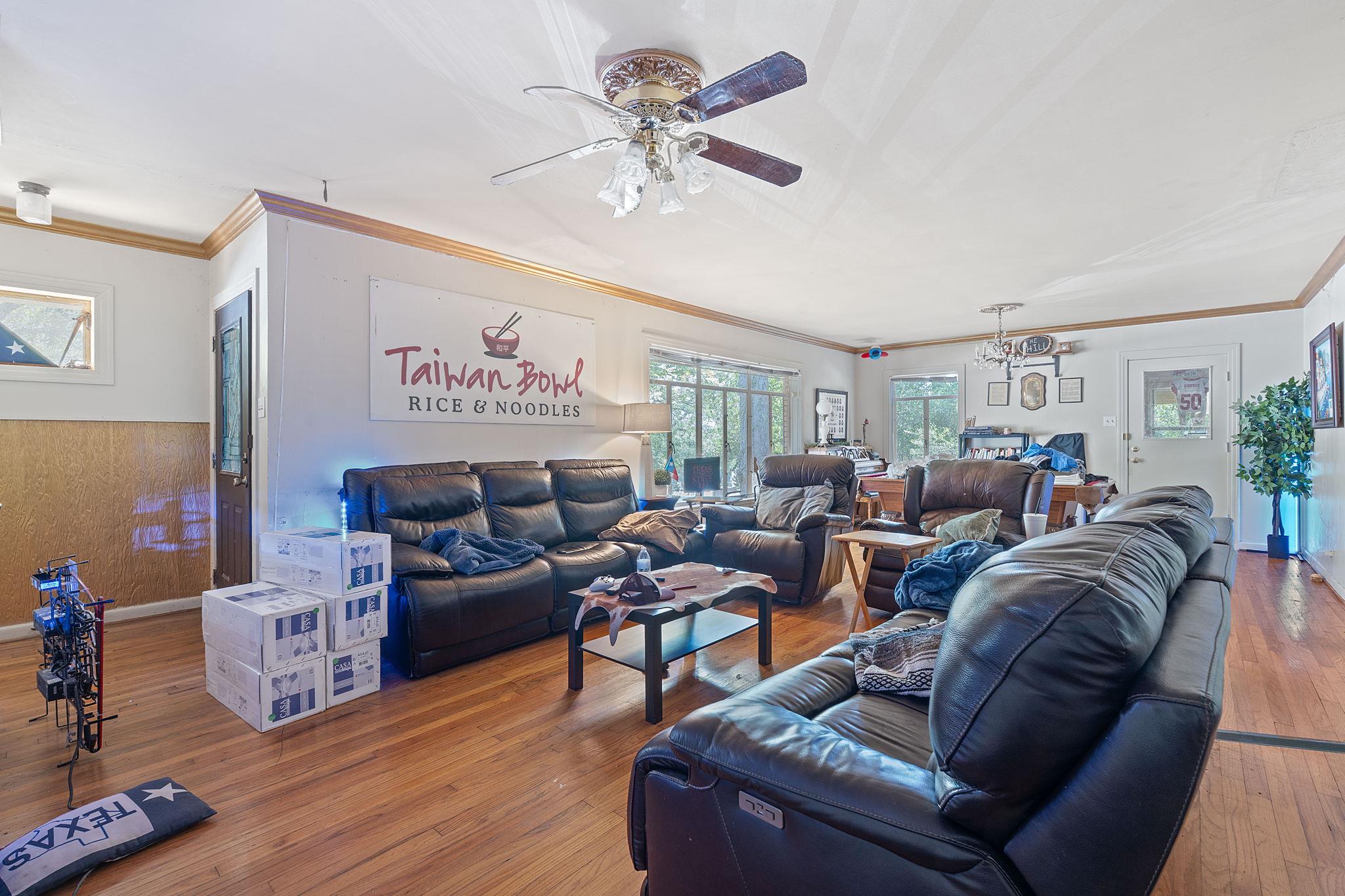 905 N Lbj Dr, San Marcos, TX 78666