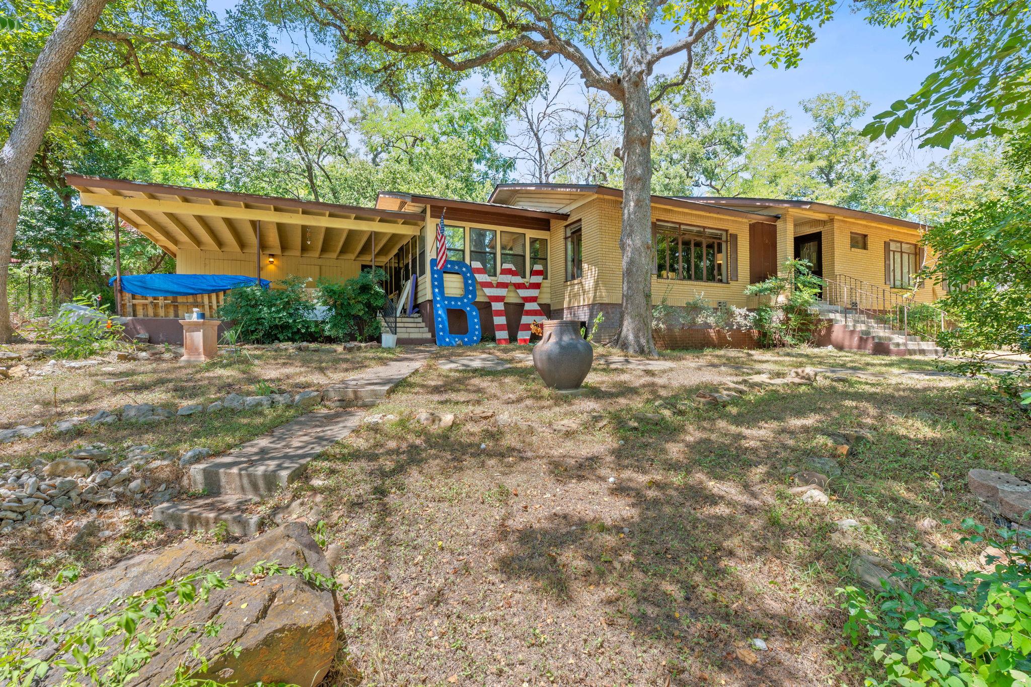 905 N Lbj Dr, San Marcos, TX 78666