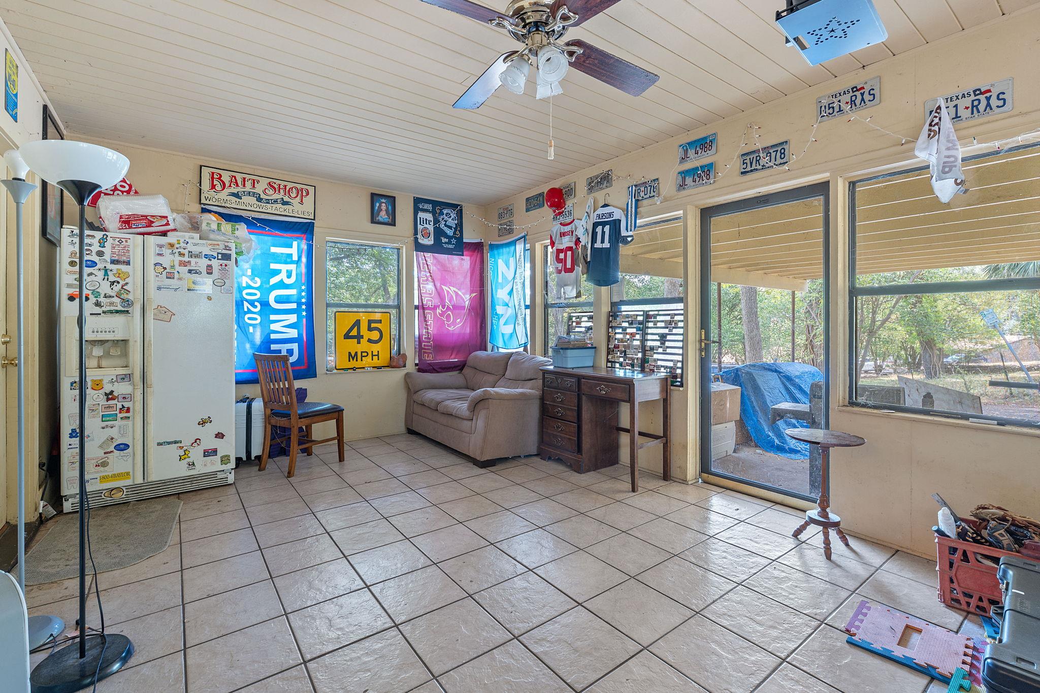 905 N Lbj Dr, San Marcos, TX 78666