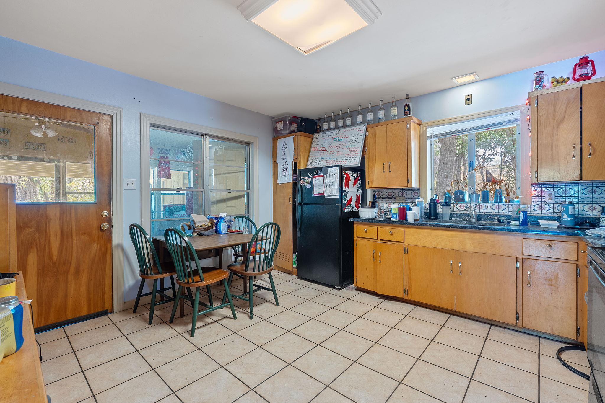 905 N Lbj Dr, San Marcos, TX 78666