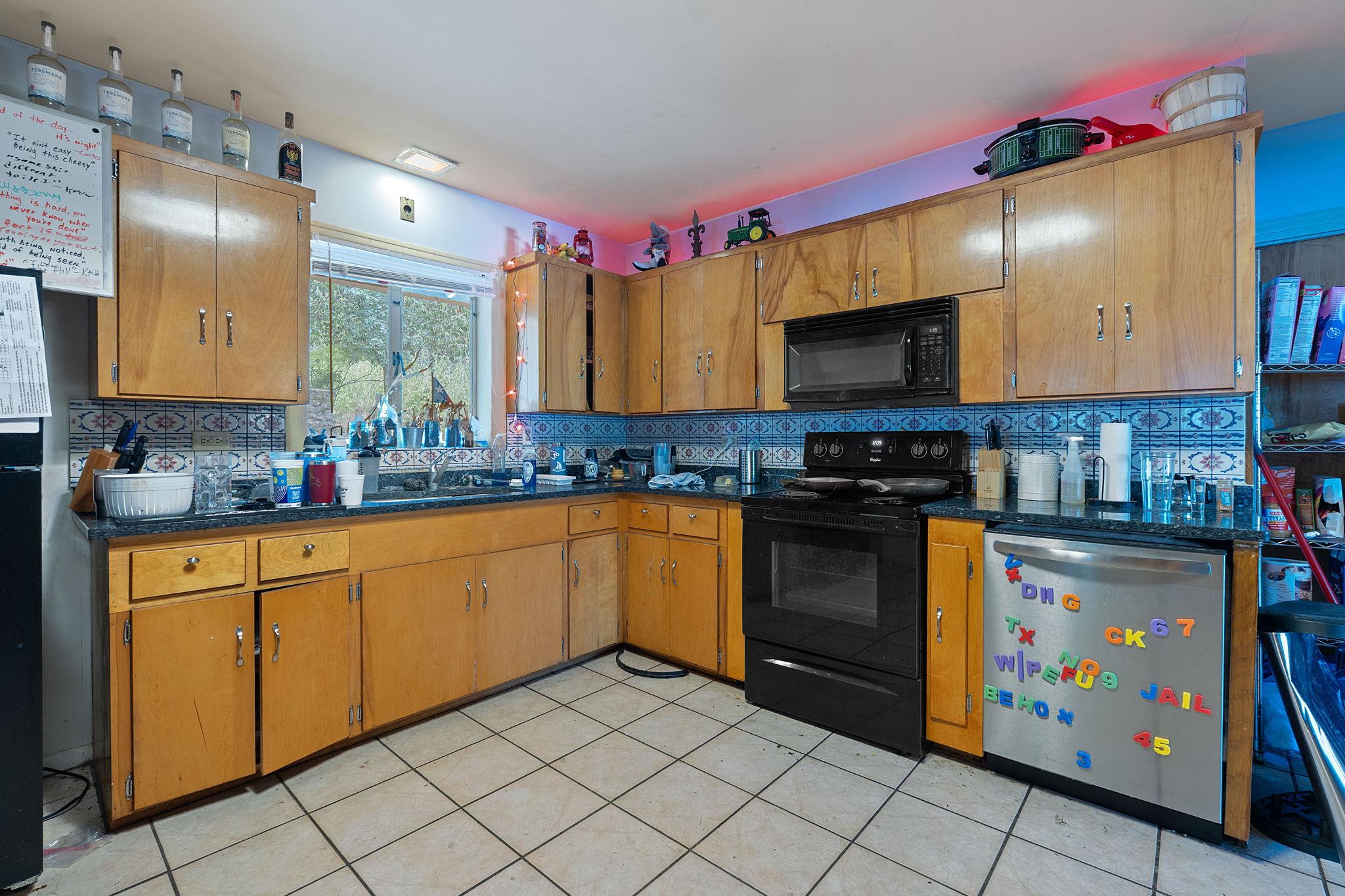 905 N Lbj Dr, San Marcos, TX 78666