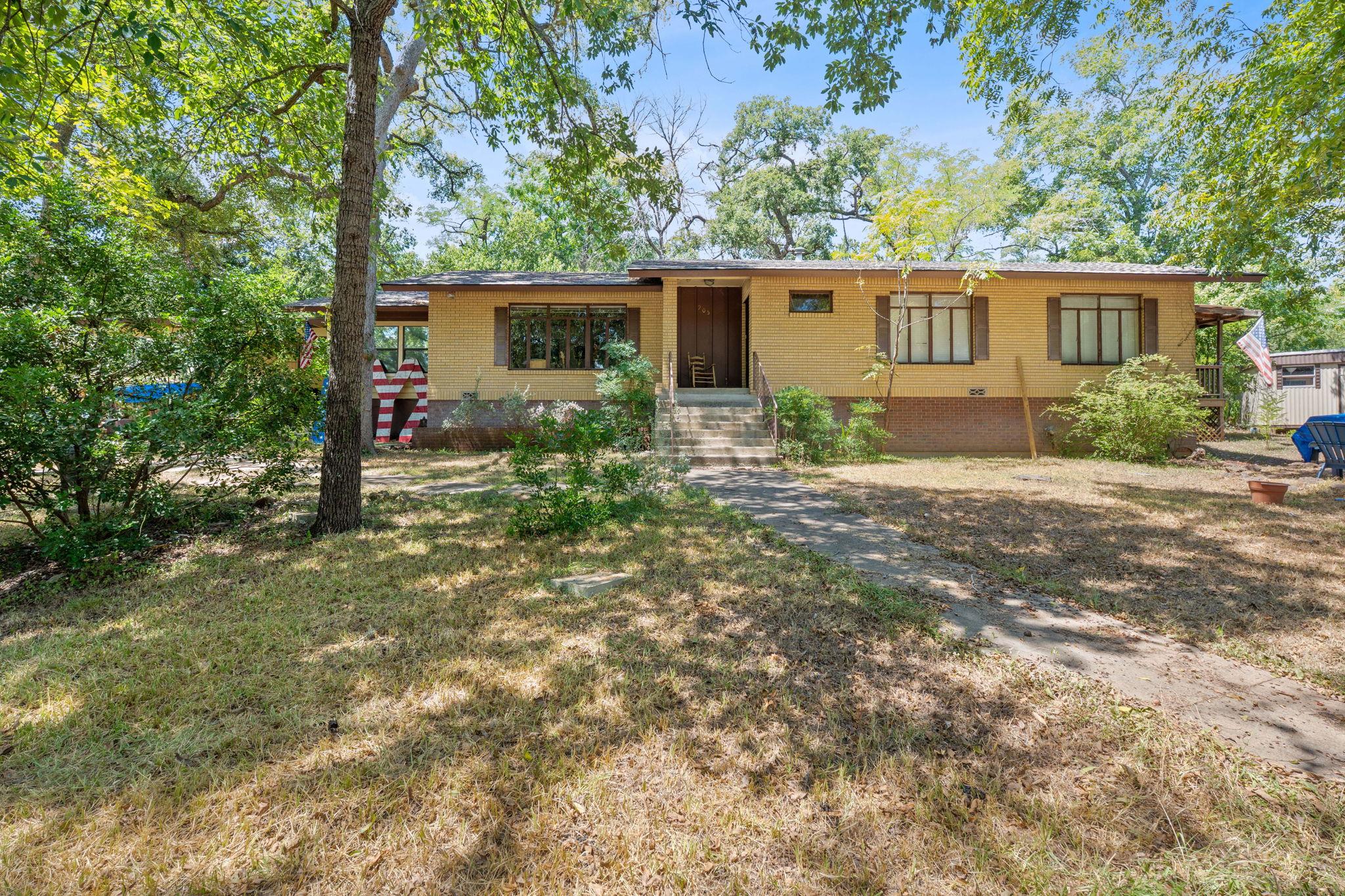 905 N Lbj Dr, San Marcos, TX 78666
