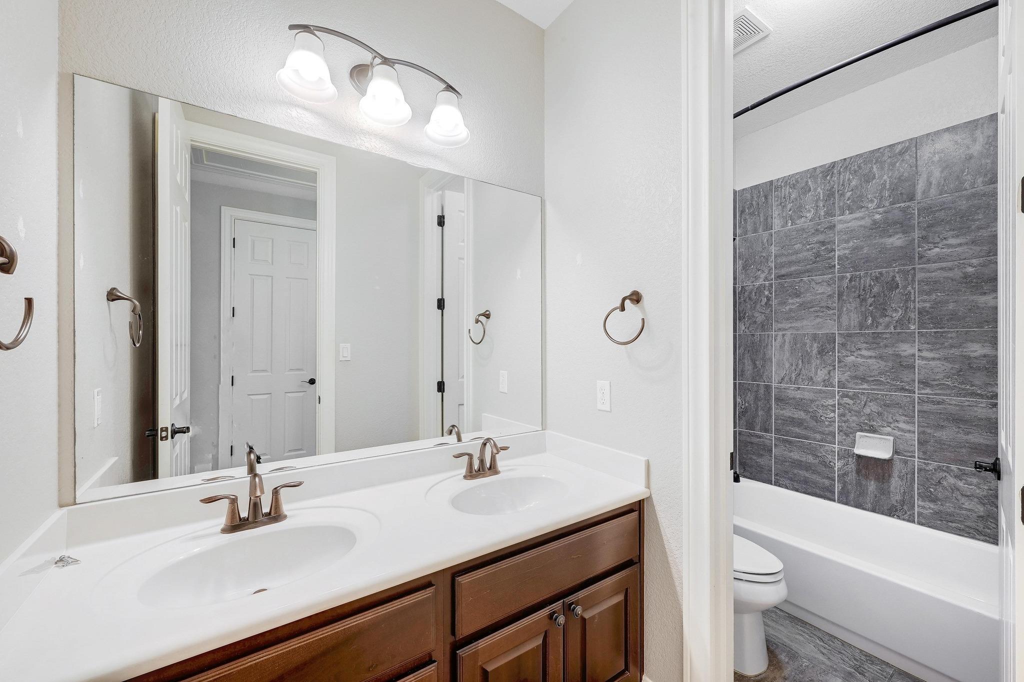 577 Shelf Rock Rd, Driftwood, TX 78619