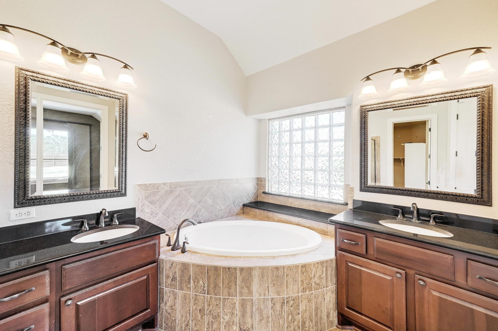 577 Shelf Rock Rd, Driftwood, TX 78619