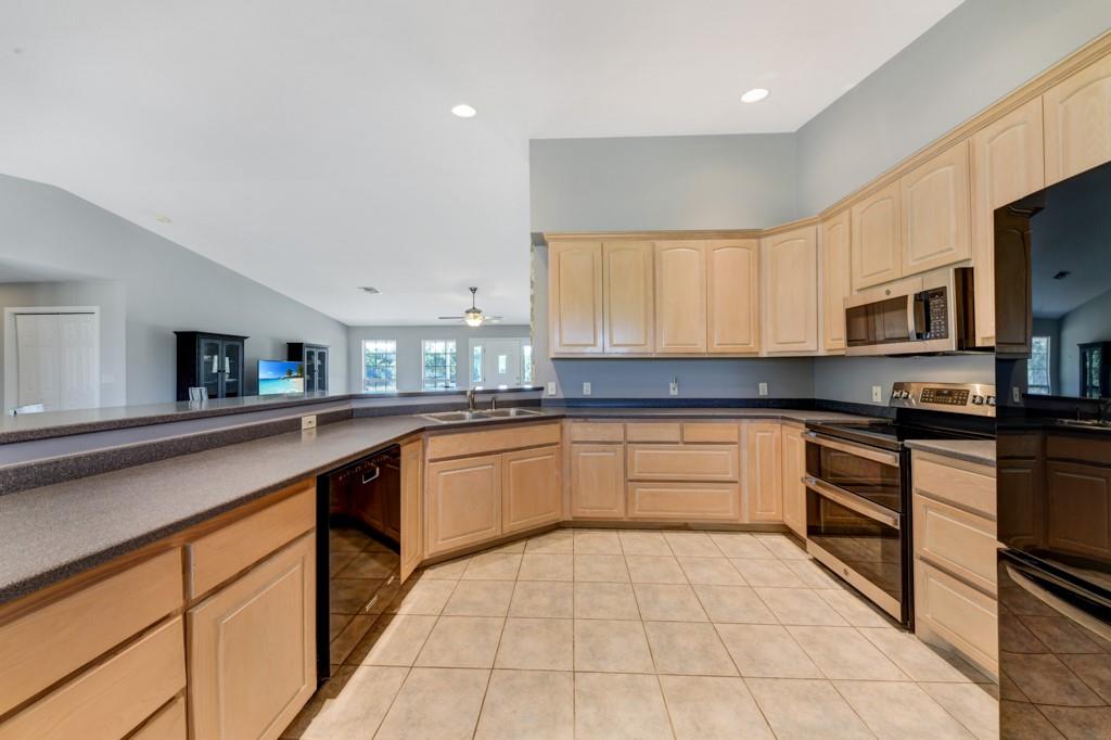 2474 Goehmann Ln, Fredericksburg, TX 78624