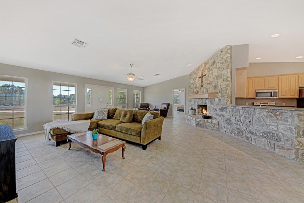 2474 Goehmann Ln, Fredericksburg, TX 78624