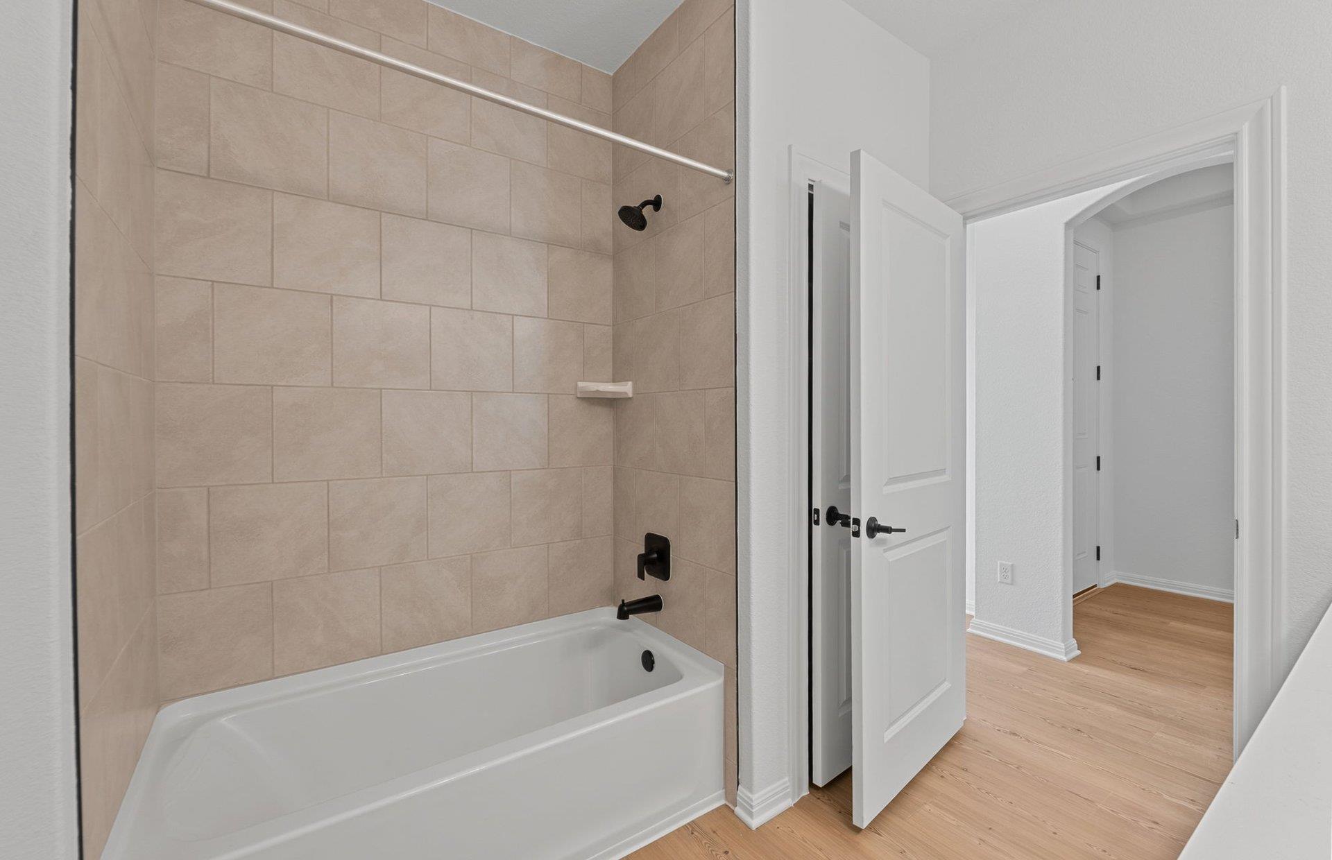 6913 Cliff Rose Dr, Spicewood, TX 78669