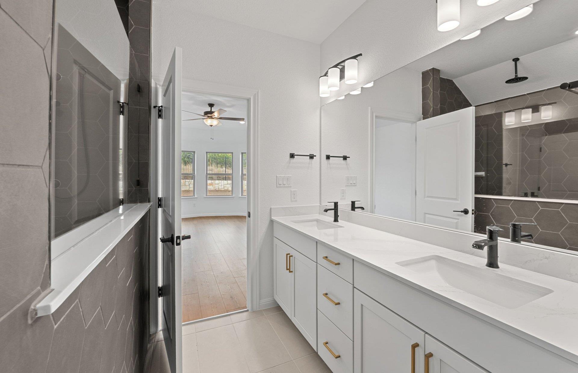 6913 Cliff Rose Dr, Spicewood, TX 78669