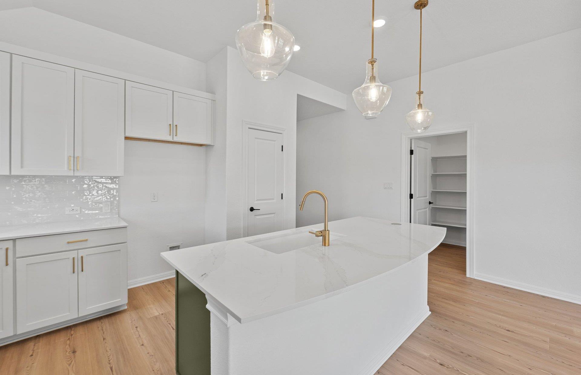 6913 Cliff Rose Dr, Spicewood, TX 78669