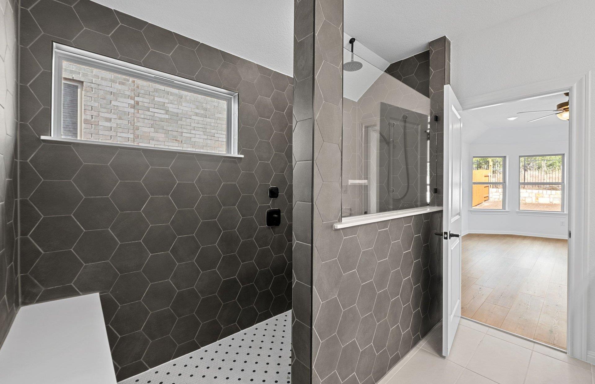 6913 Cliff Rose Dr, Spicewood, TX 78669