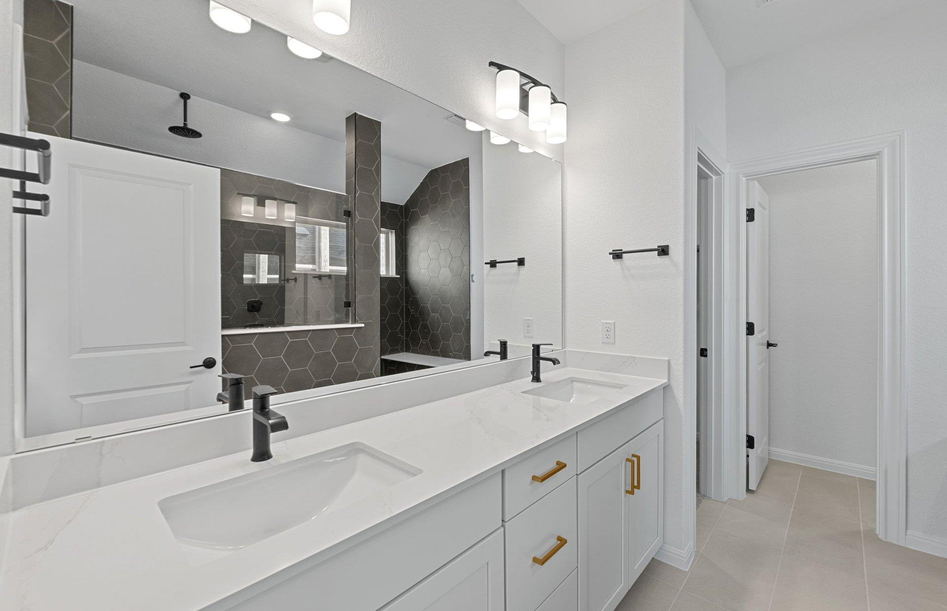 6913 Cliff Rose Dr, Spicewood, TX 78669