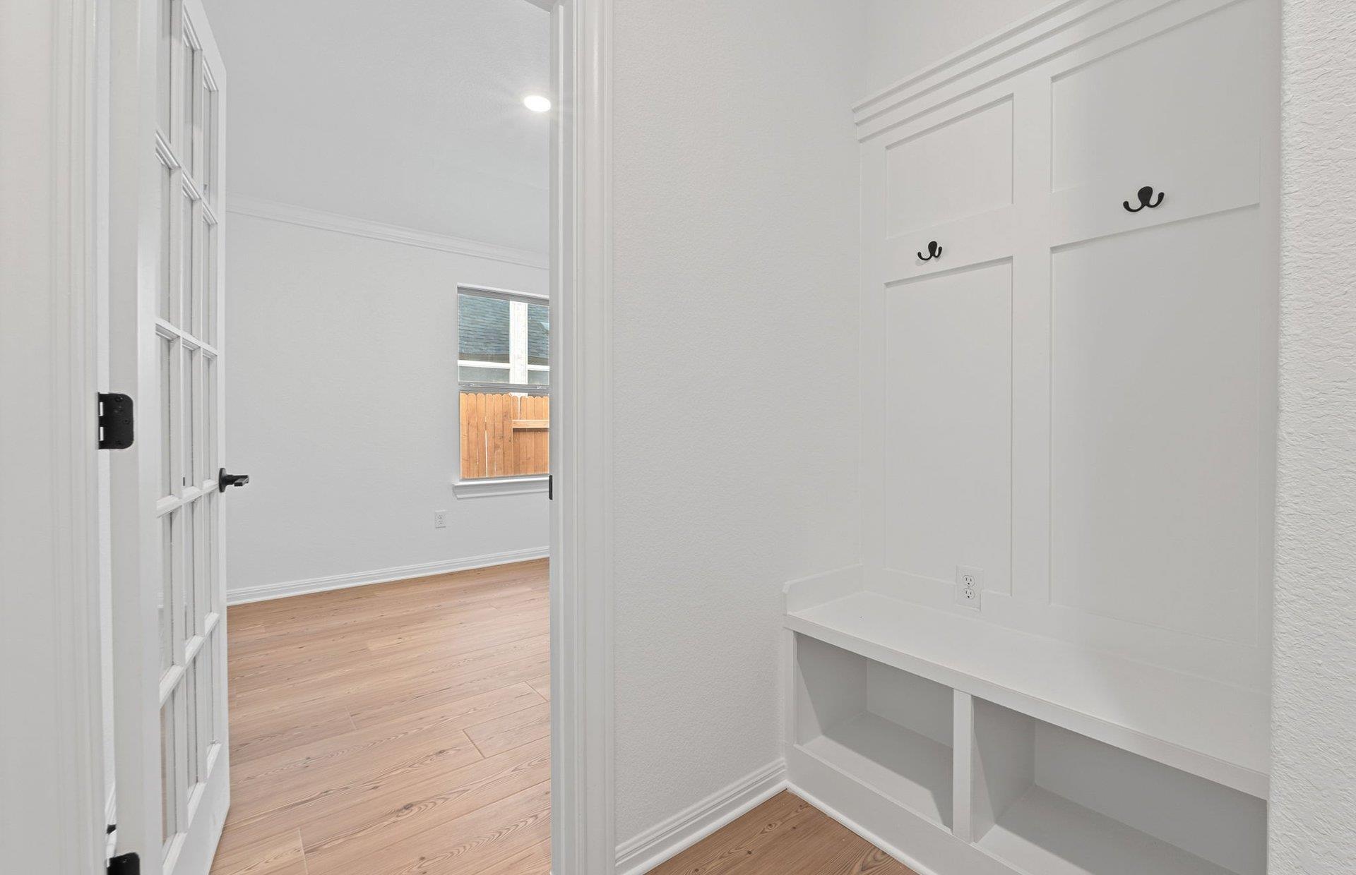 6913 Cliff Rose Dr, Spicewood, TX 78669