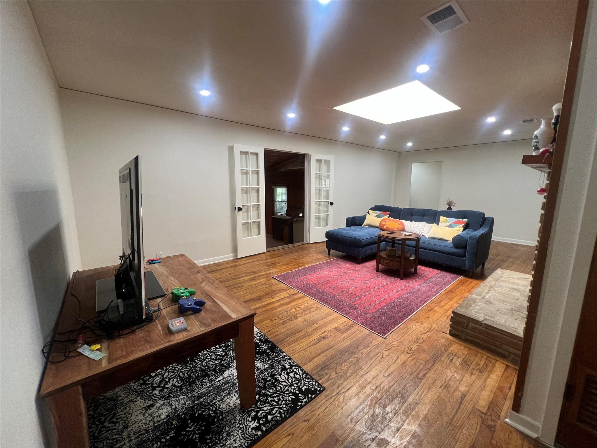 1003 W Bluebonnet Dr, San Marcos, TX 78666