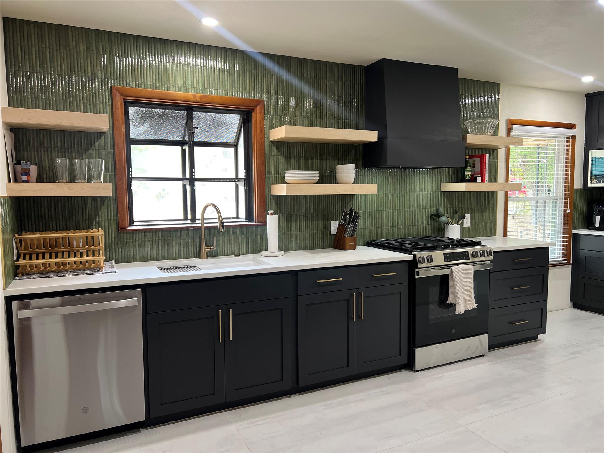 1003 W Bluebonnet Dr, San Marcos, TX 78666