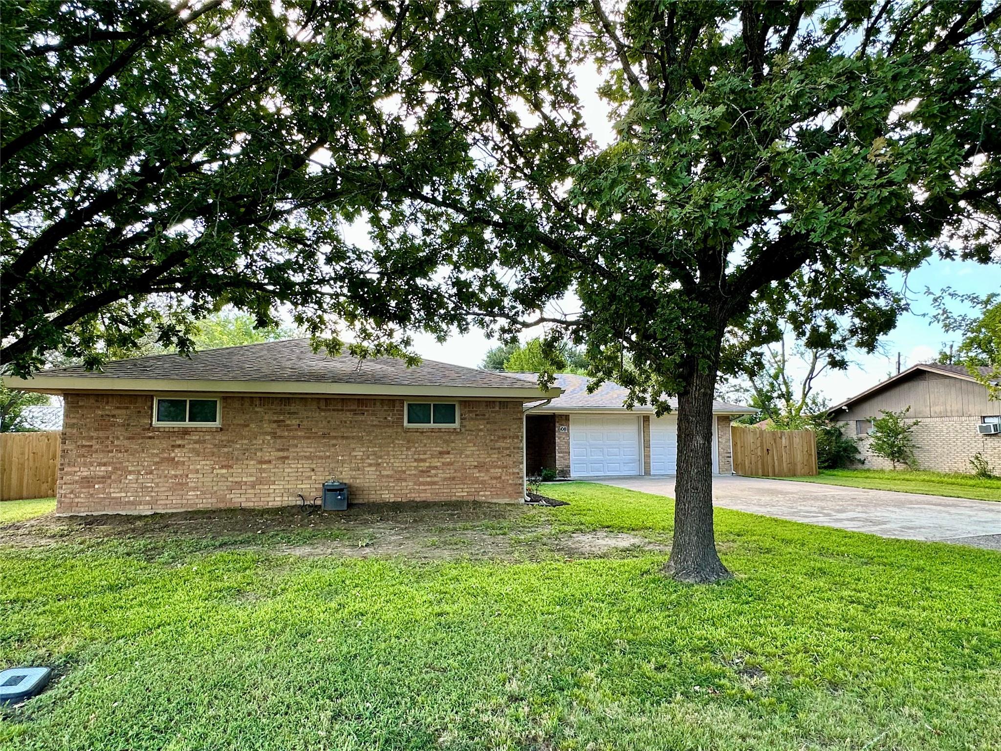 108 S Sunshine Ln, Little River Academy, TX 76554