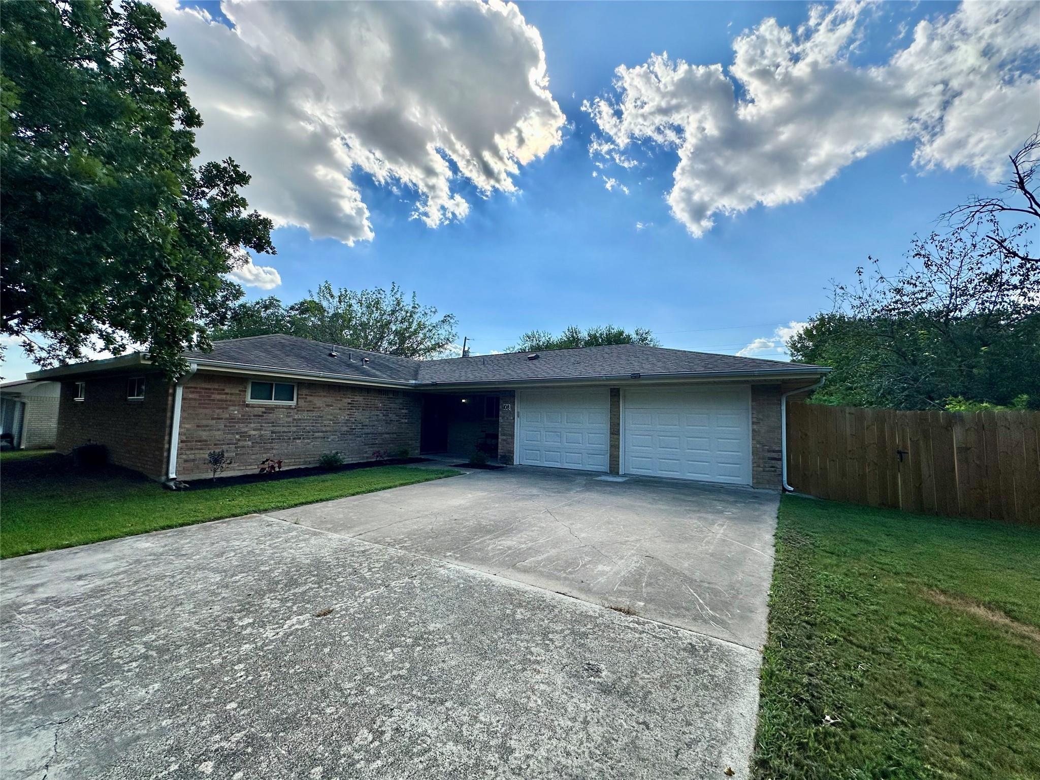 108 S Sunshine Ln, Little River Academy, TX 76554