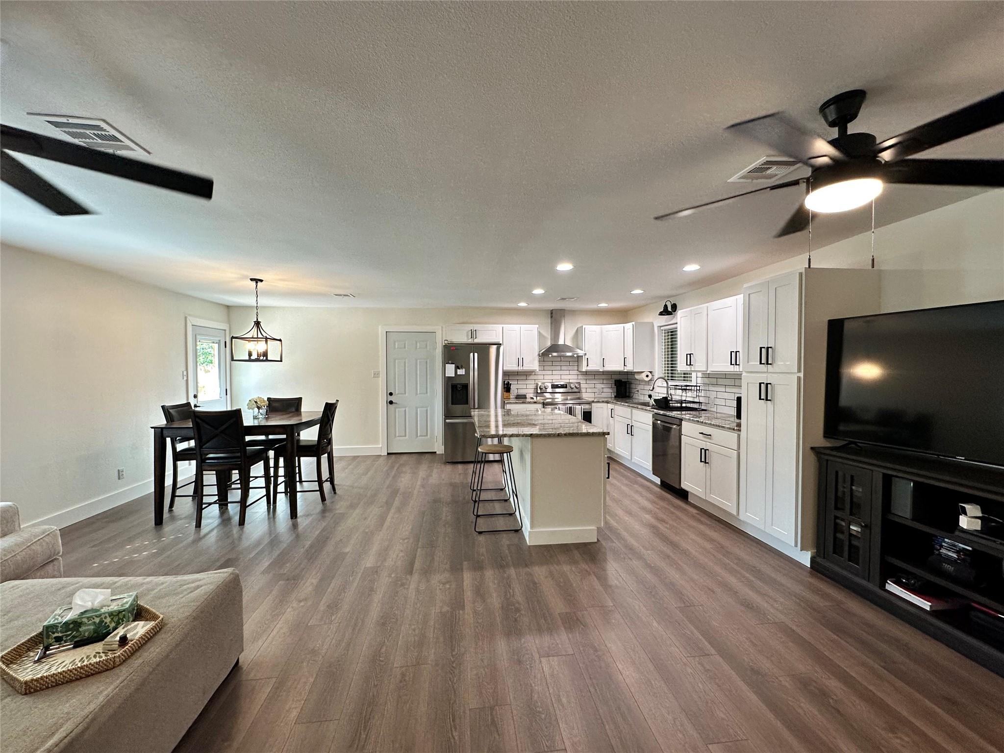 108 S Sunshine Ln, Little River Academy, TX 76554