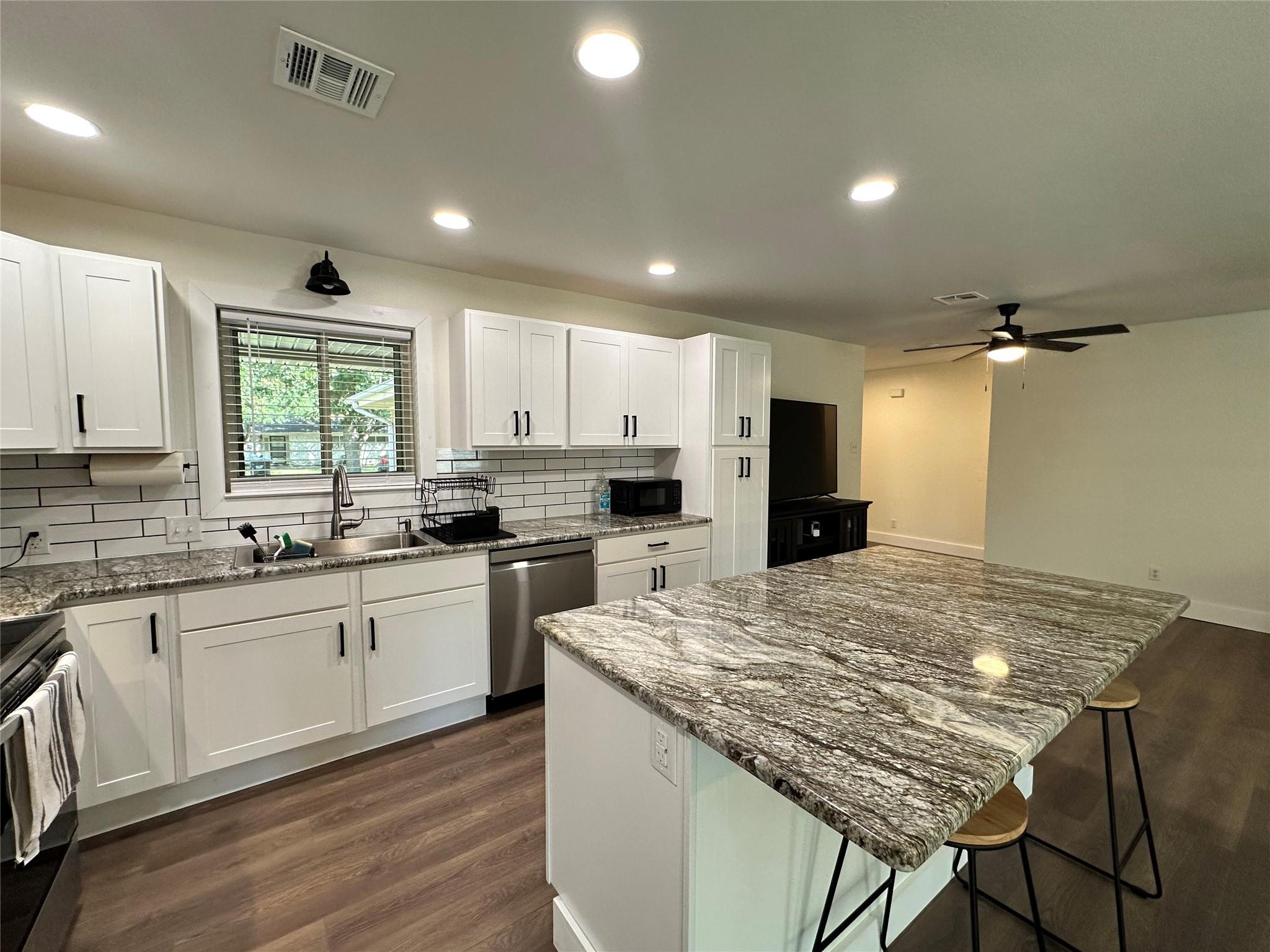 108 S Sunshine Ln, Little River Academy, TX 76554