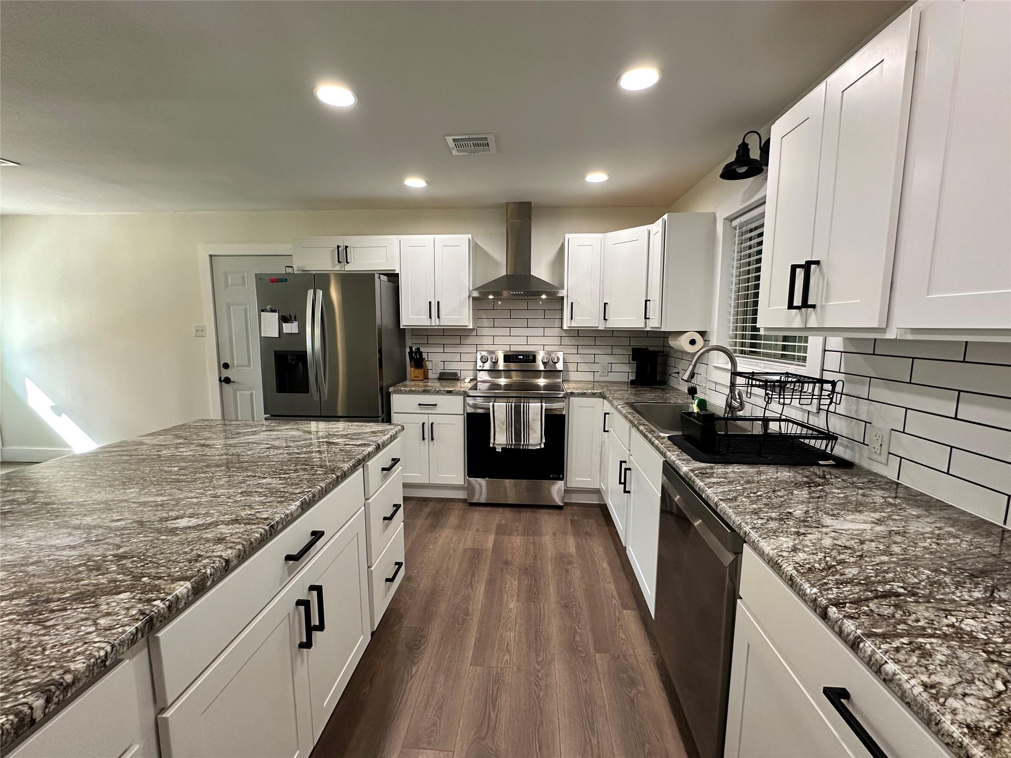 108 S Sunshine Ln, Little River Academy, TX 76554