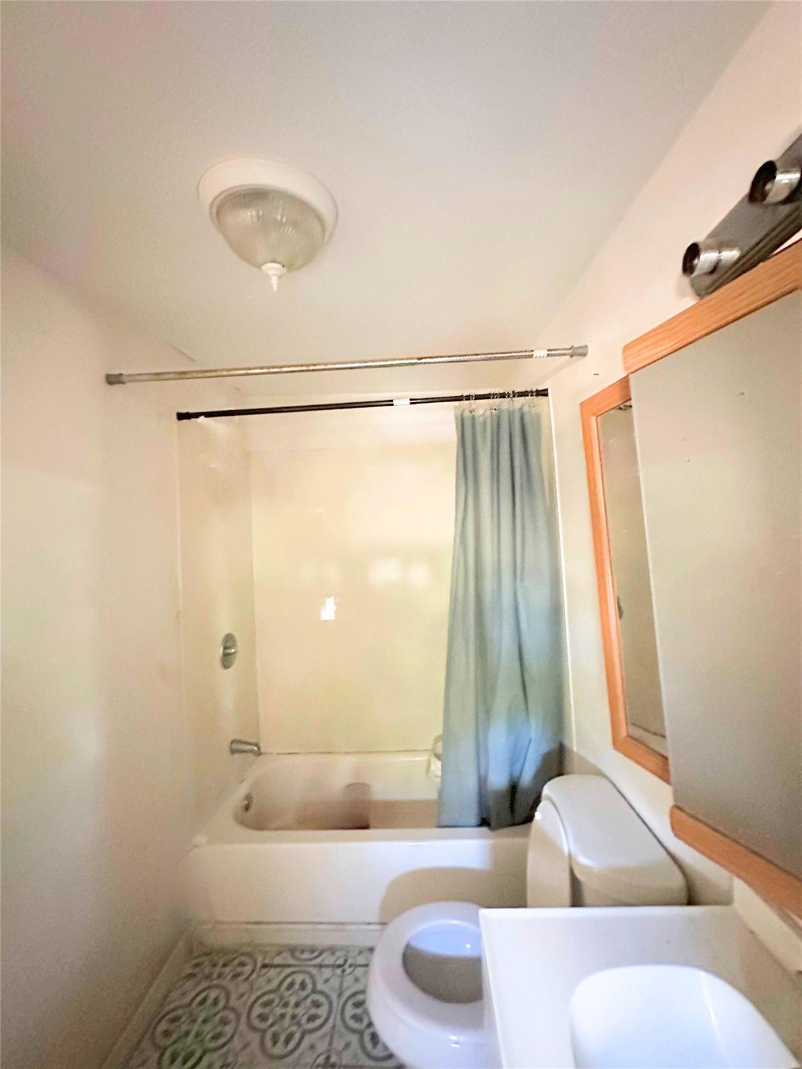 820 Chihuahua St, Lockhart, TX 78644