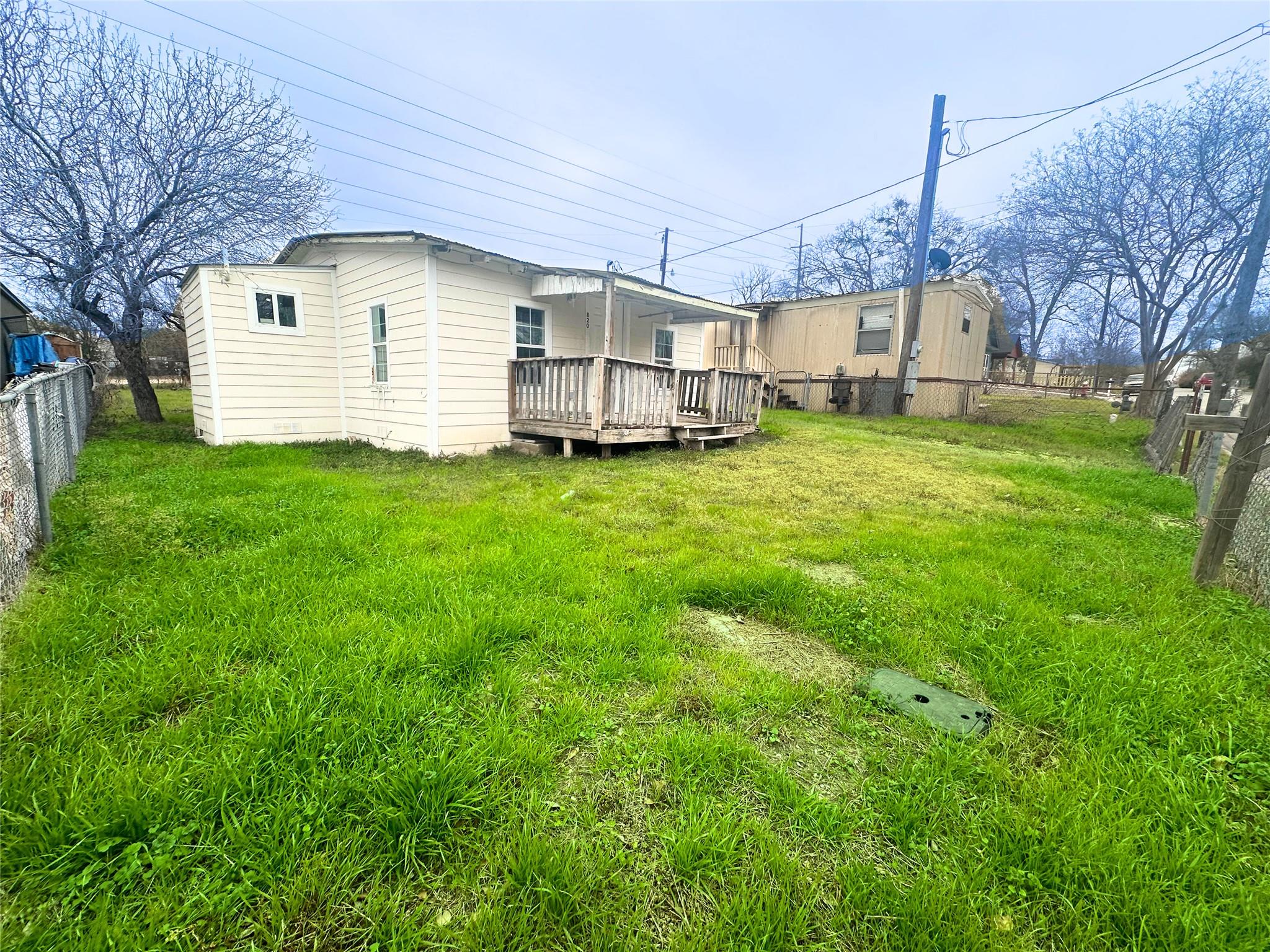 820 Chihuahua St, Lockhart, TX 78644
