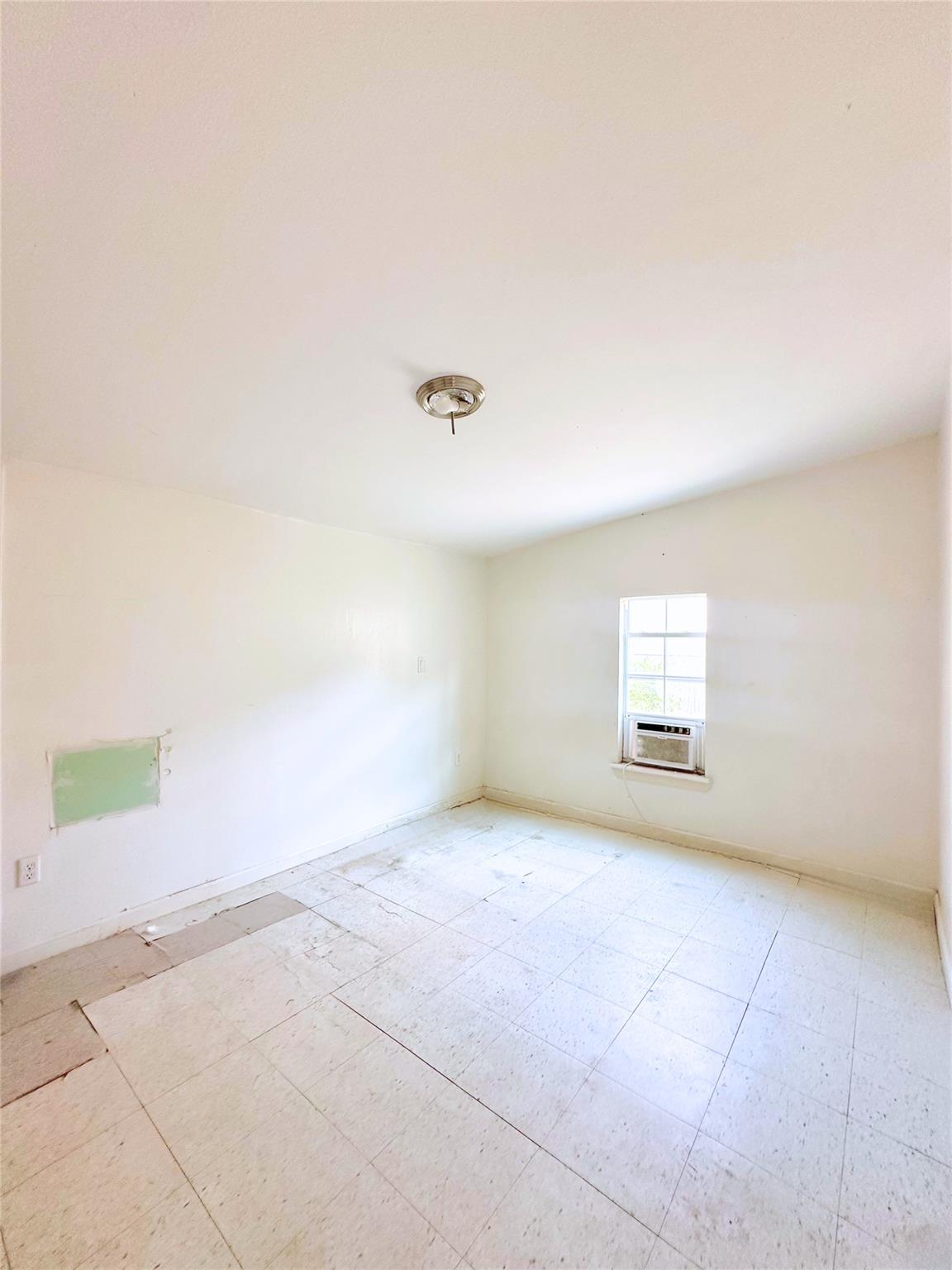 820 Chihuahua St, Lockhart, TX 78644