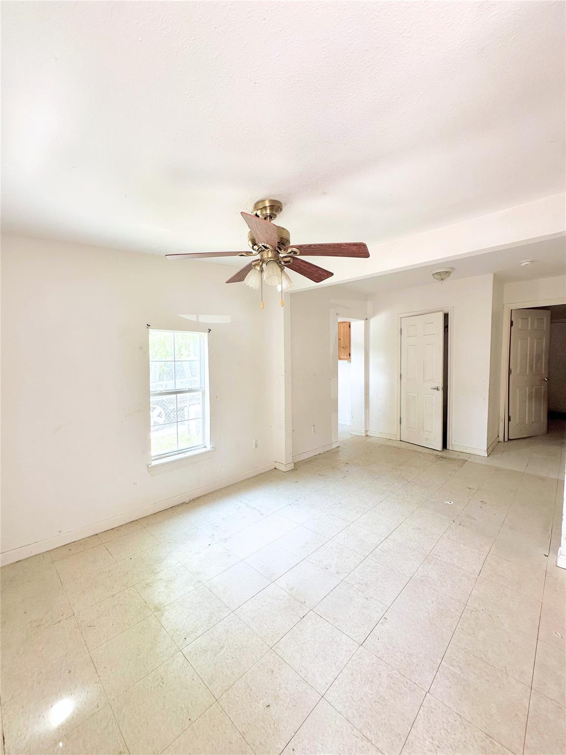 820 Chihuahua St, Lockhart, TX 78644