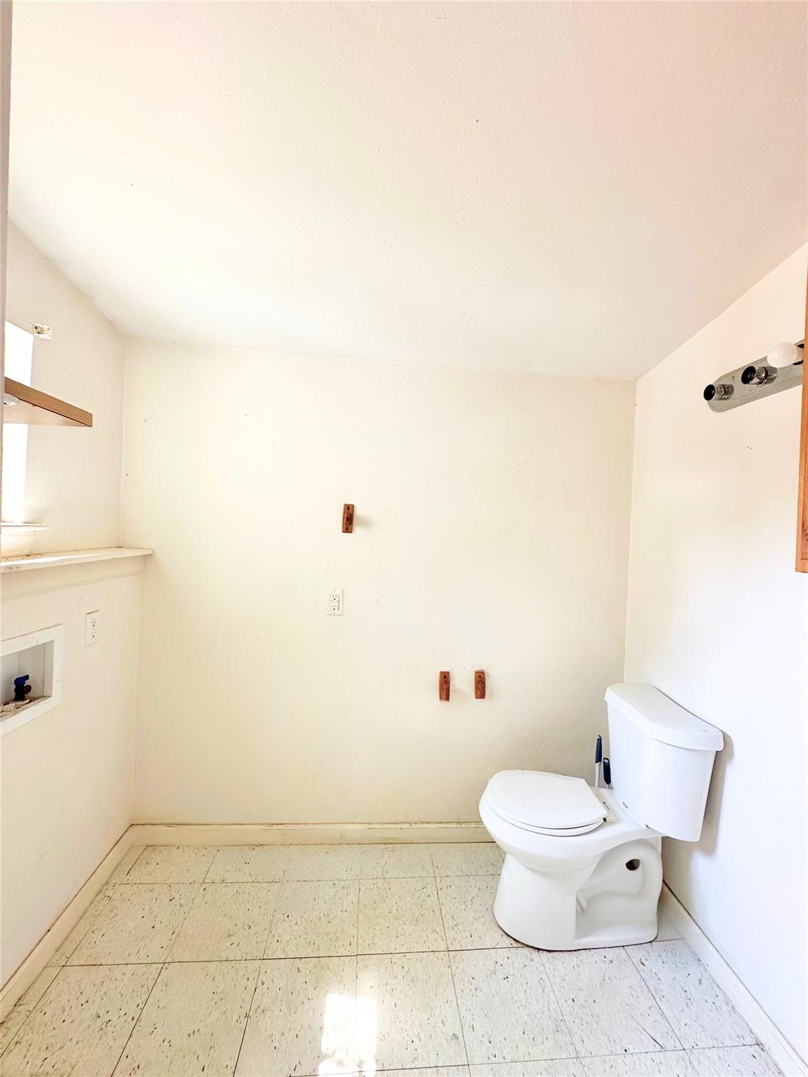 820 Chihuahua St, Lockhart, TX 78644