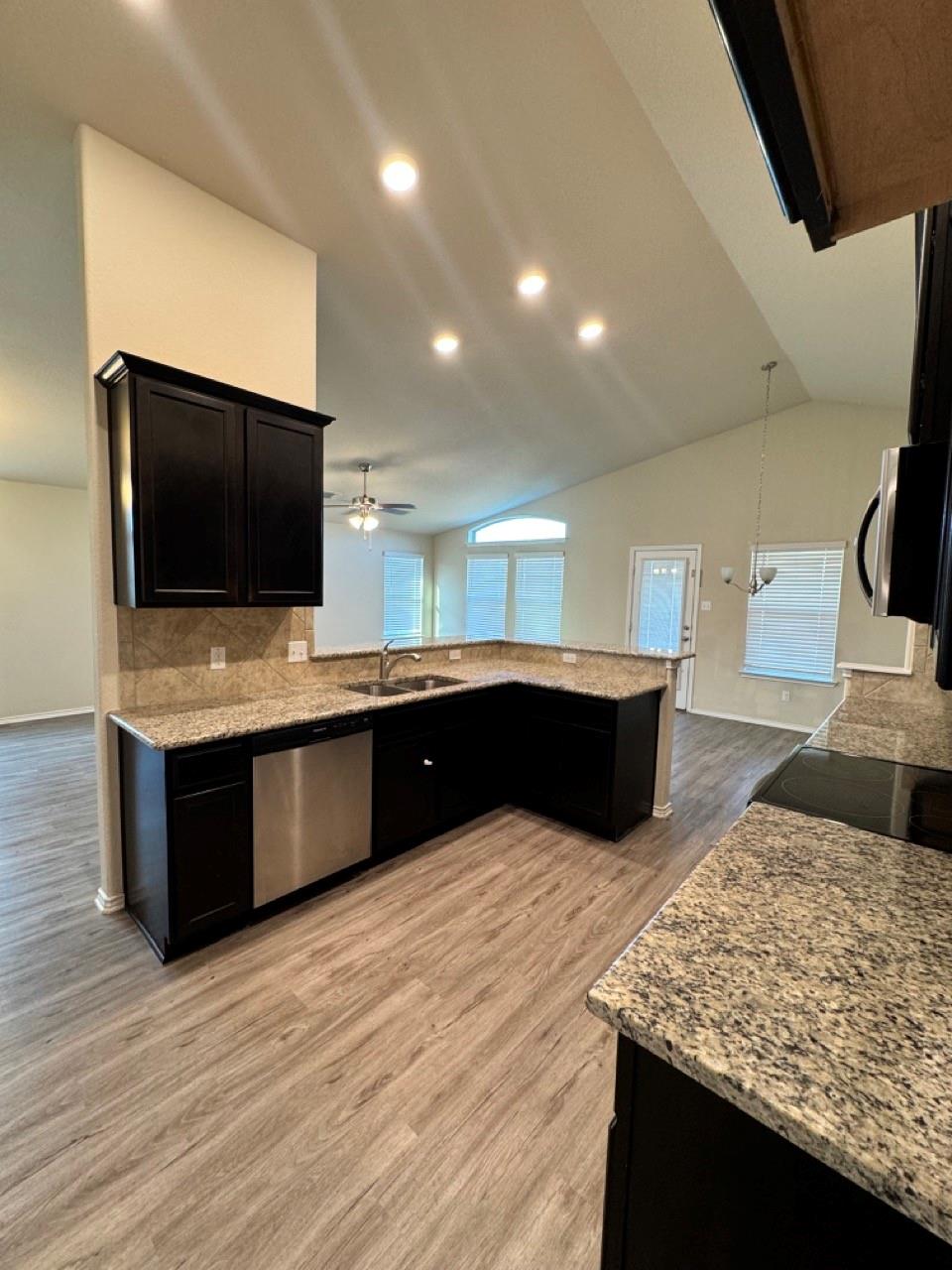 203 Plata Ln, Jarrell, TX 76537