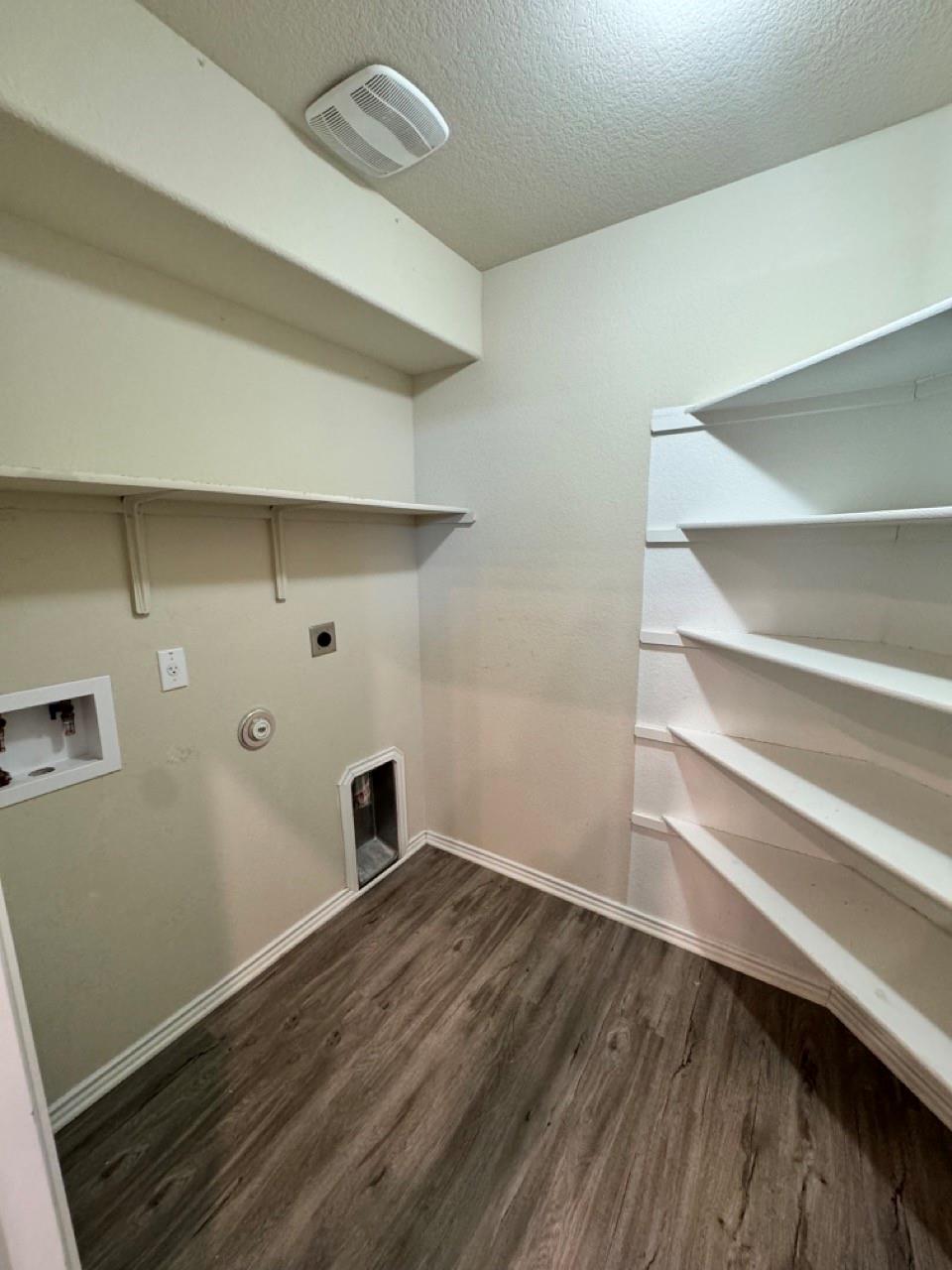 203 Plata Ln, Jarrell, TX 76537