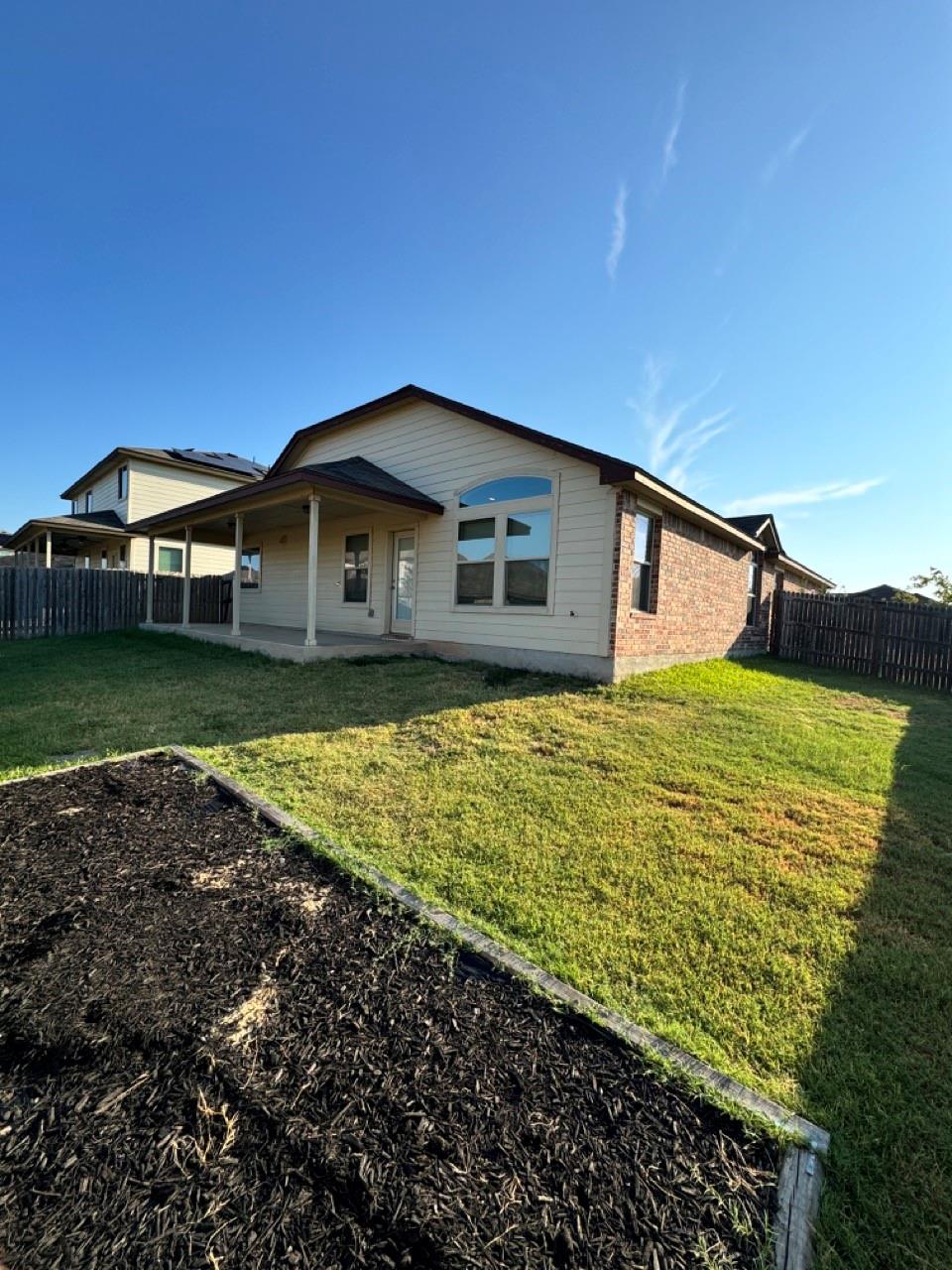 203 Plata Ln, Jarrell, TX 76537