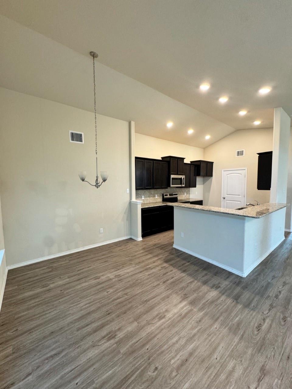 203 Plata Ln, Jarrell, TX 76537