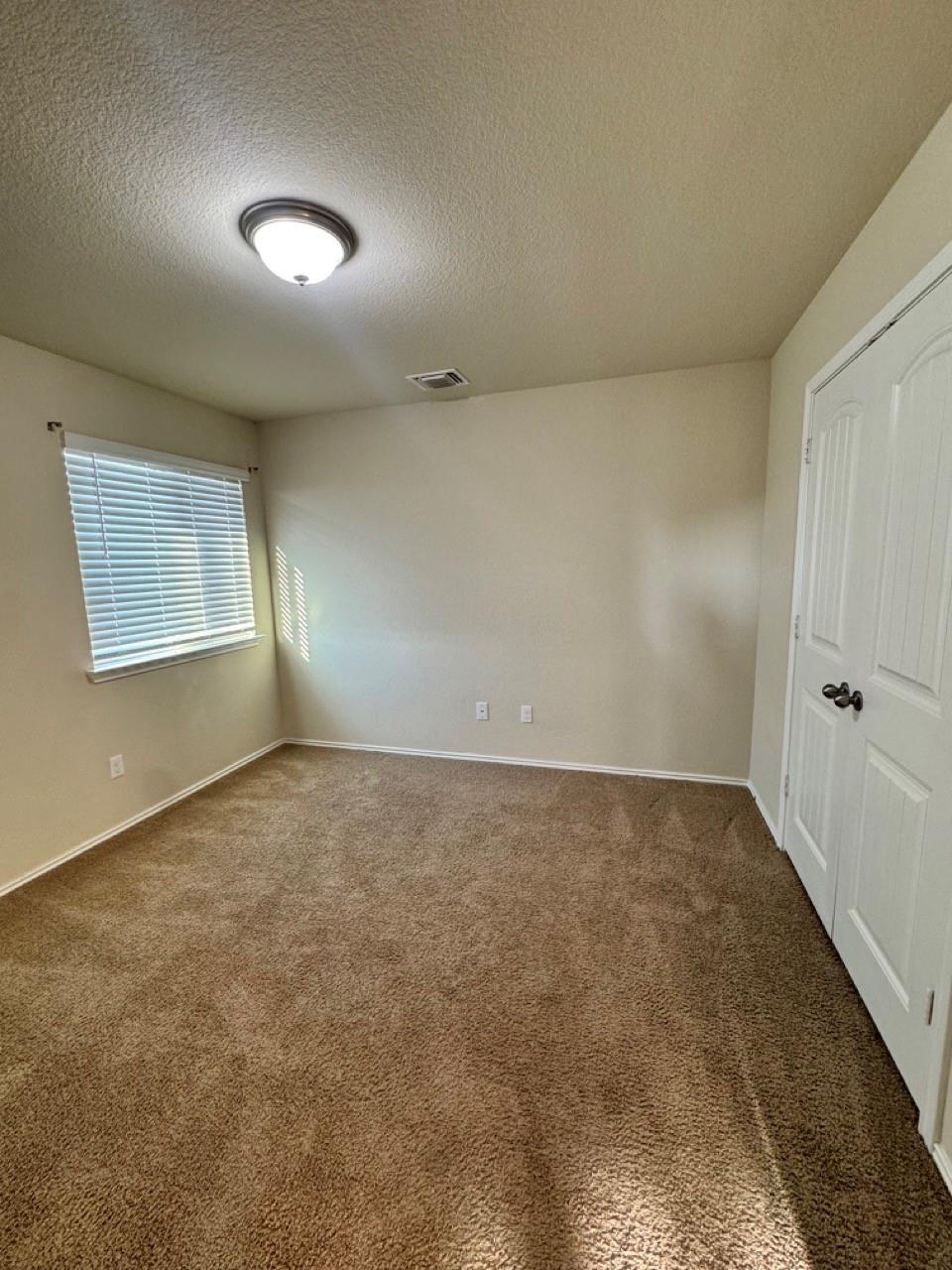 203 Plata Ln, Jarrell, TX 76537